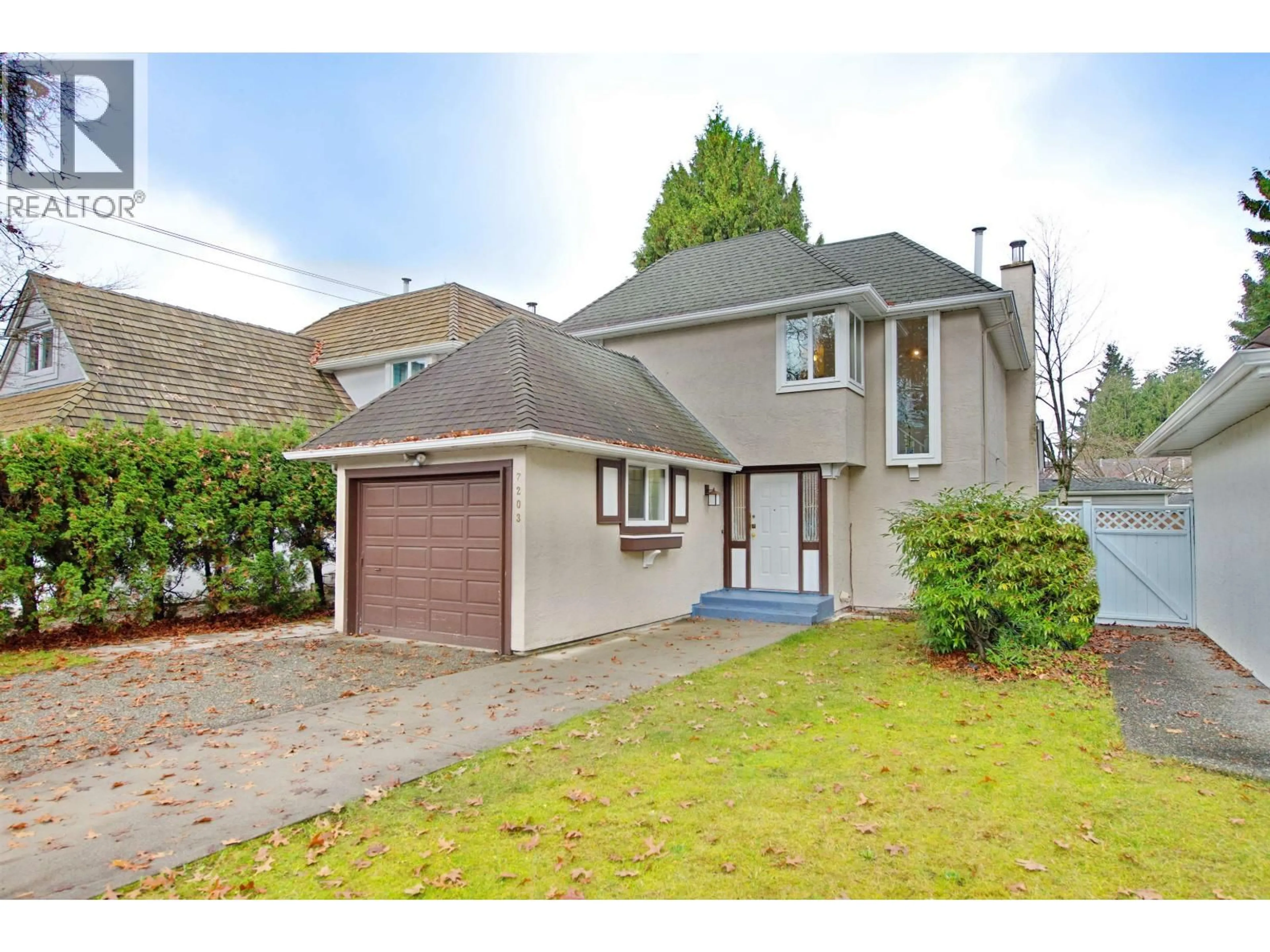 A pic from outside/outdoor area/front of a property/back of a property/a pic from drone, street for 7203 BRIDLEWOOD COURT, Burnaby British Columbia V5A4A4