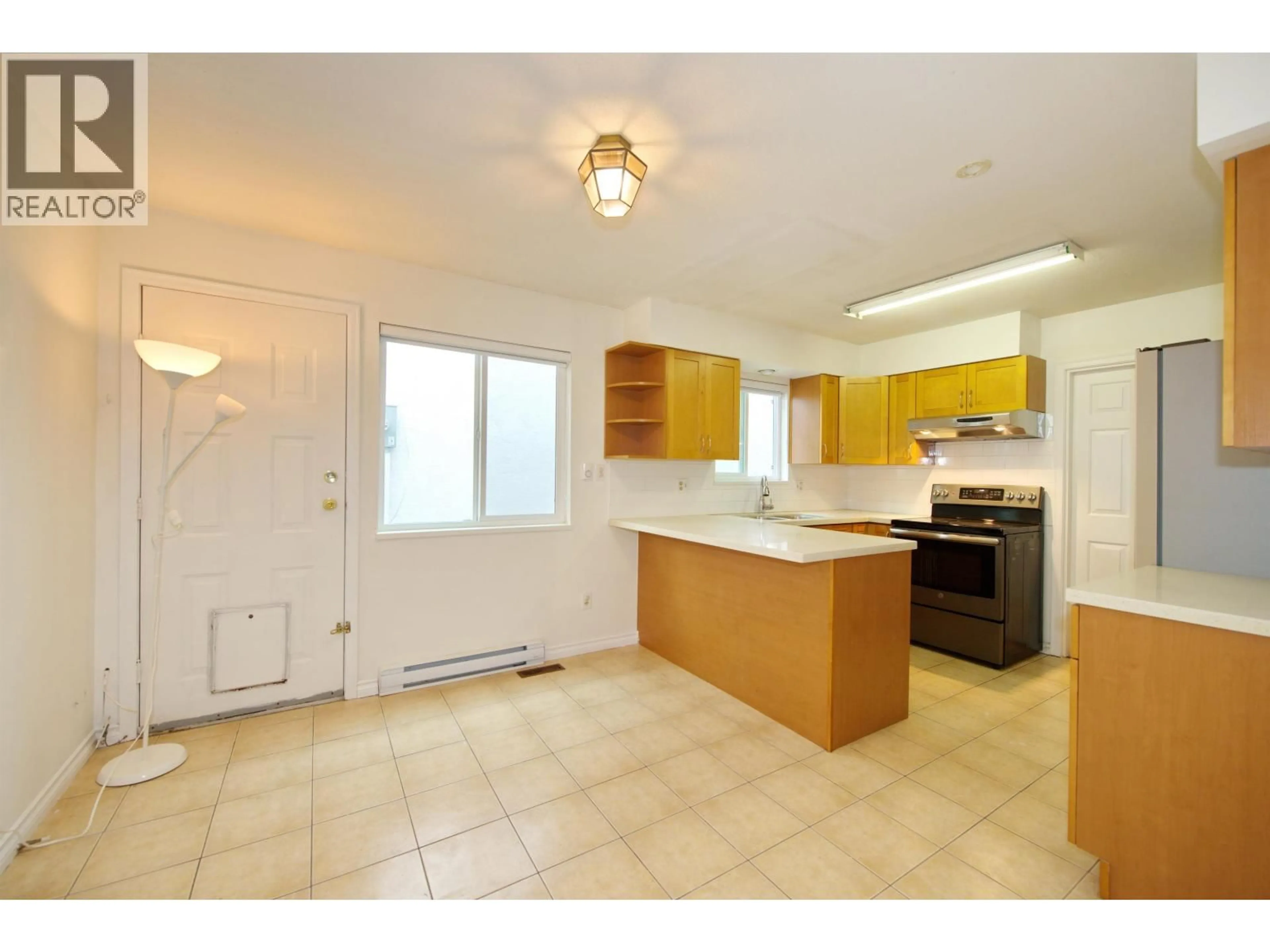 Standard kitchen, unknown for 7203 BRIDLEWOOD COURT, Burnaby British Columbia V5A4A4