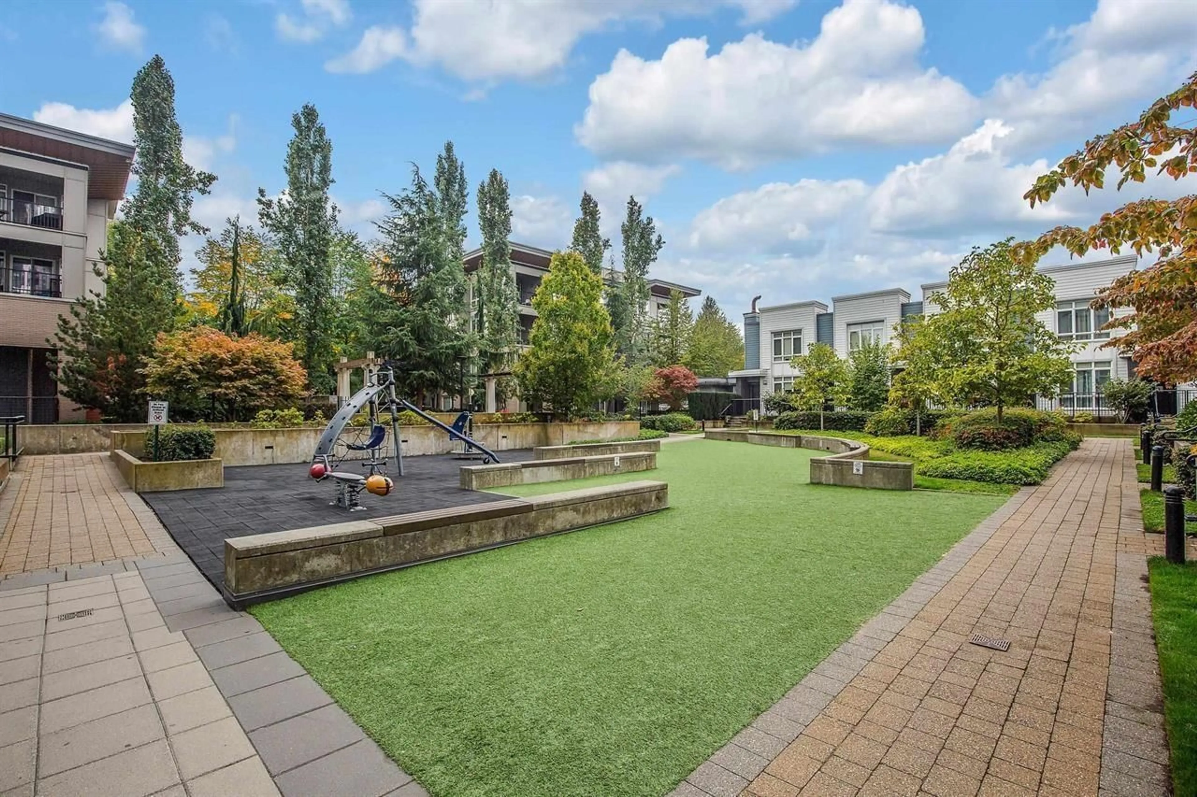 Patio, mountain view for 3703 - 13325 102A AVENUE, Surrey British Columbia V3T0J5