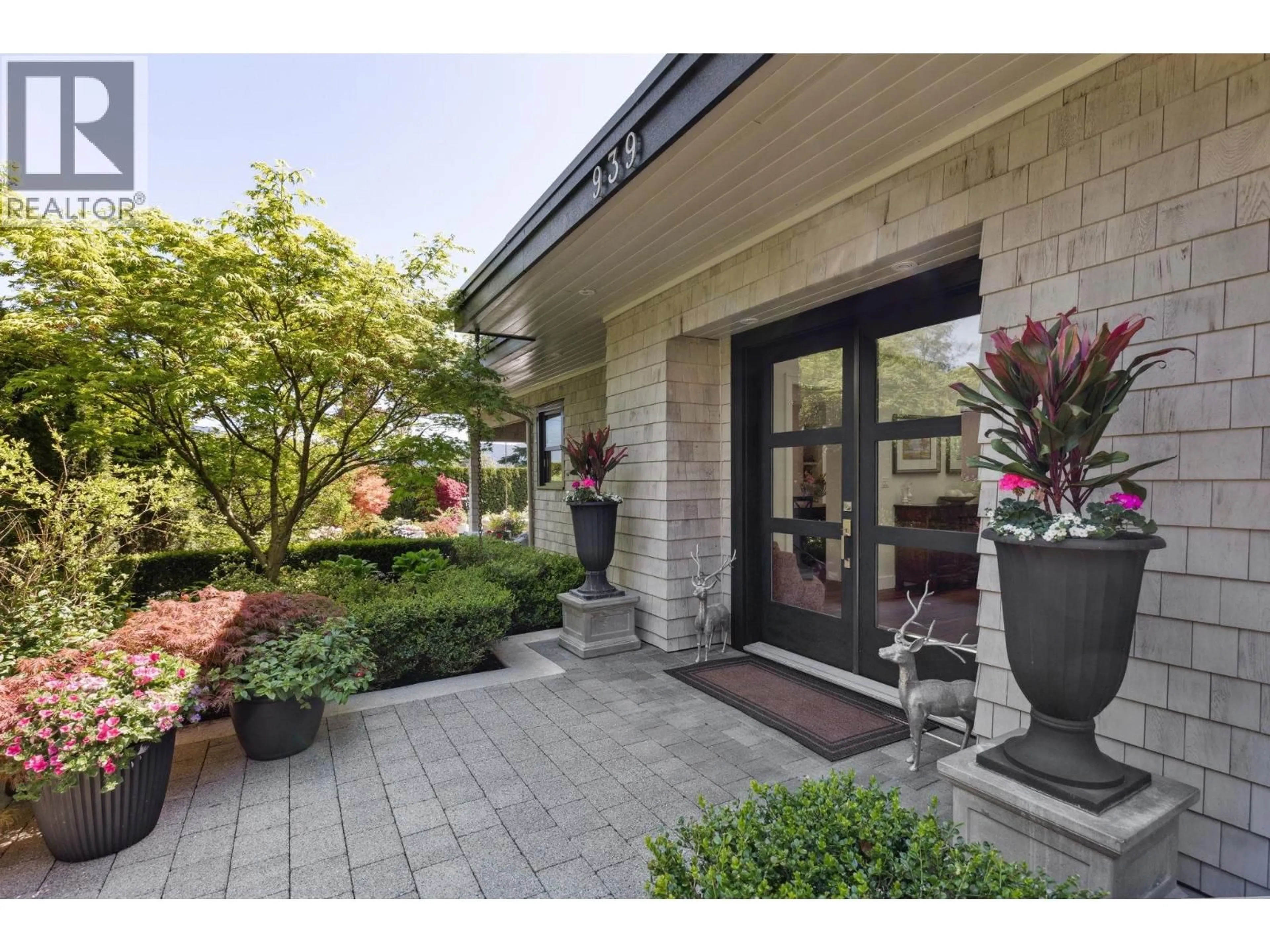 Unknown for 939 FRIAR CRESCENT, North Vancouver British Columbia V7G1M5