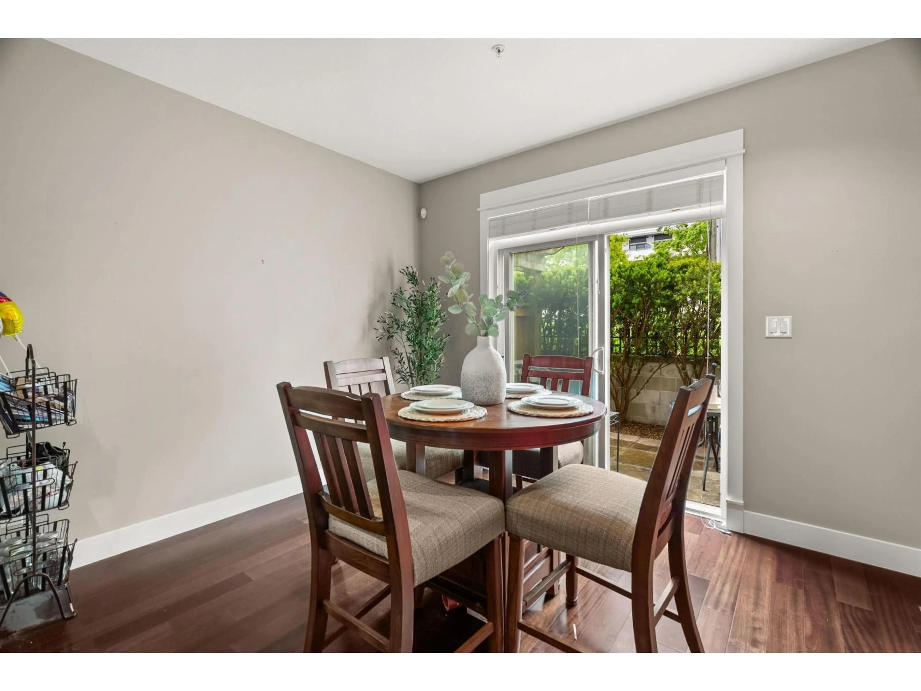 Dining room, wood/laminate floor for 26 - 2689 PARKWAY DRIVE, Surrey British Columbia V4P0C3