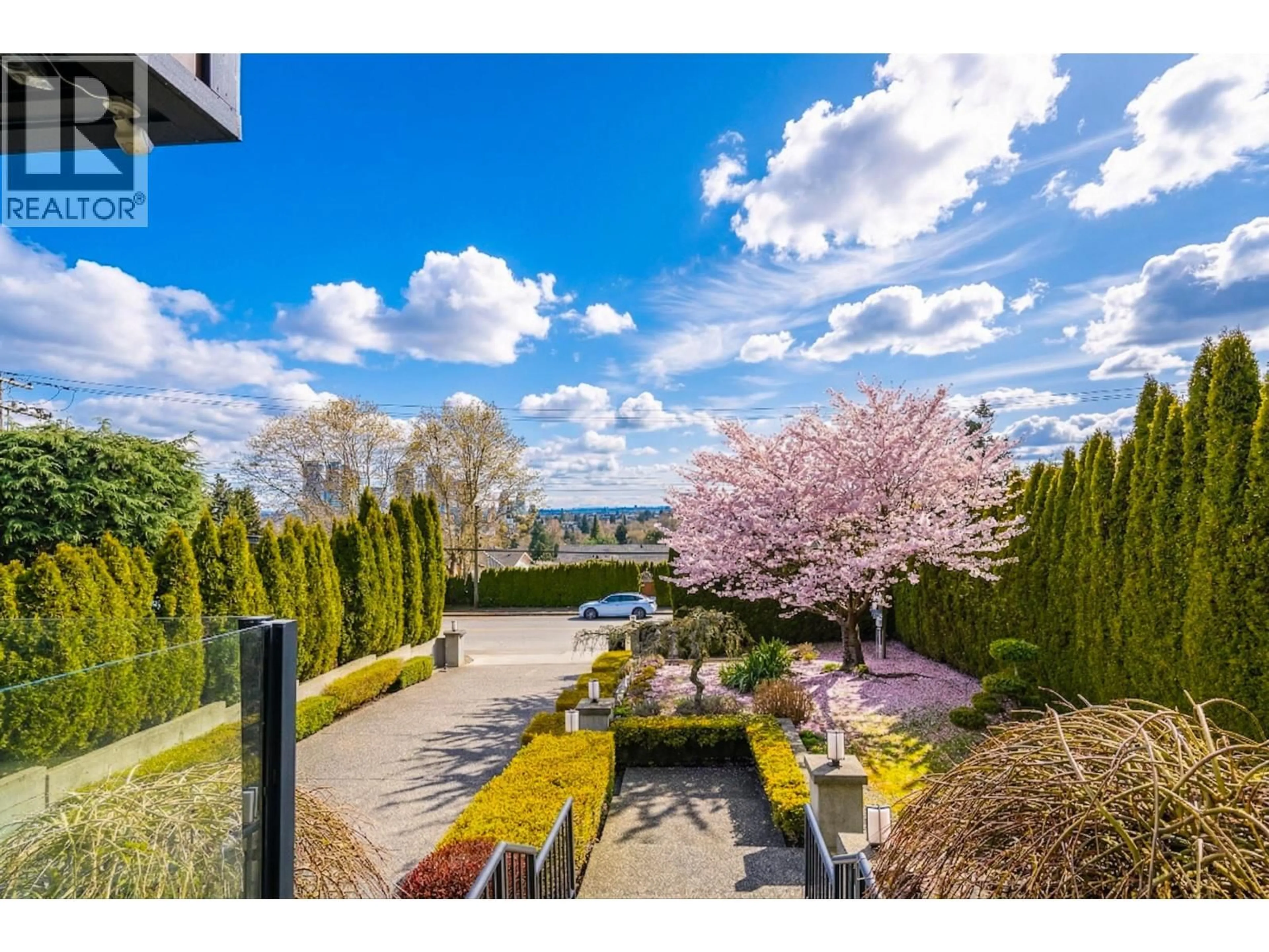 A pic from outside/outdoor area/front of a property/back of a property/a pic from drone, water/lake/river/ocean view for 1068 HOLDOM AVENUE, Burnaby British Columbia V5B3V6