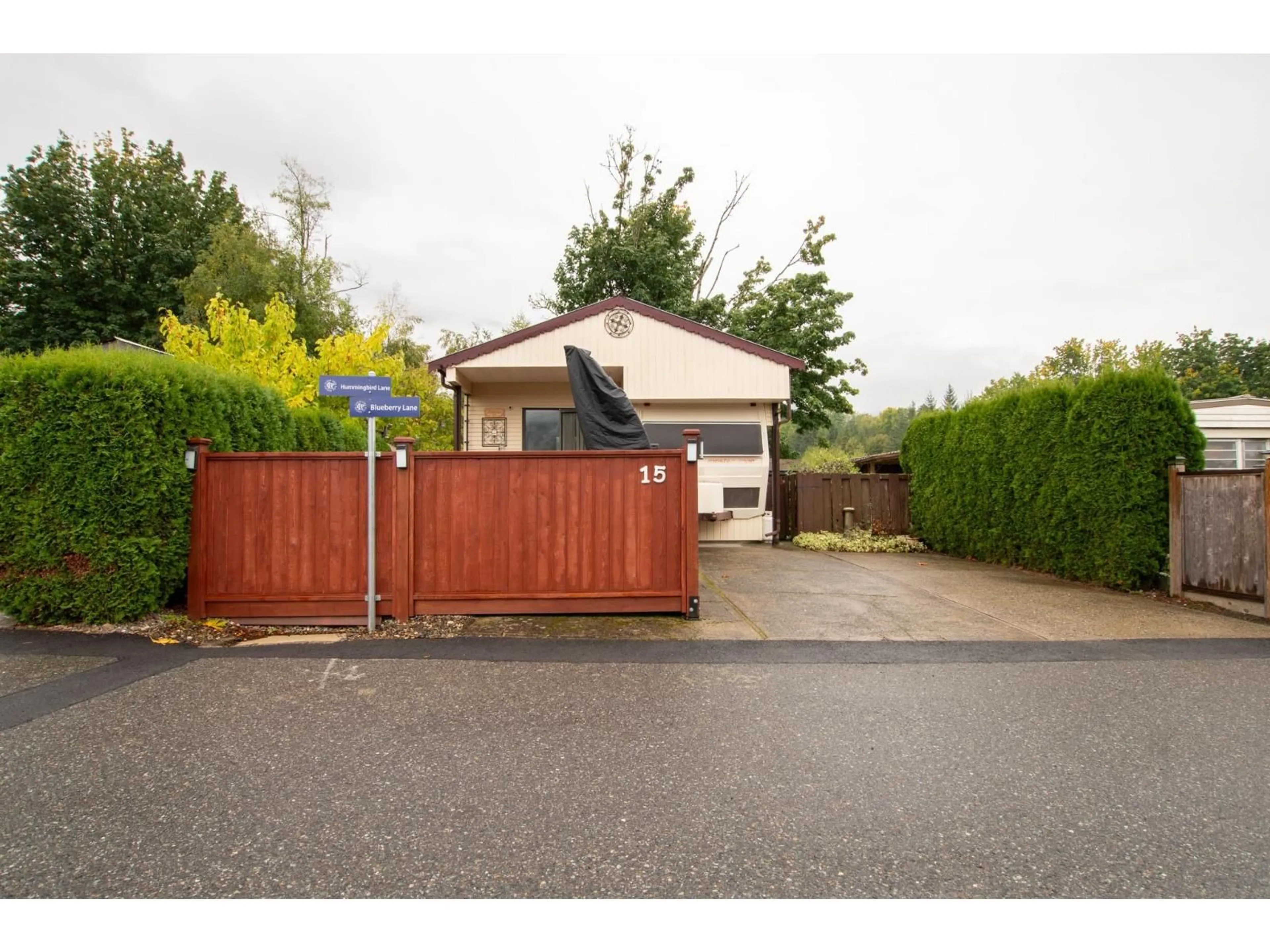 A pic from outside/outdoor area/front of a property/back of a property/a pic from drone, street for 15 - 1436 FROST ROAD, Chilliwack British Columbia V2R4X8