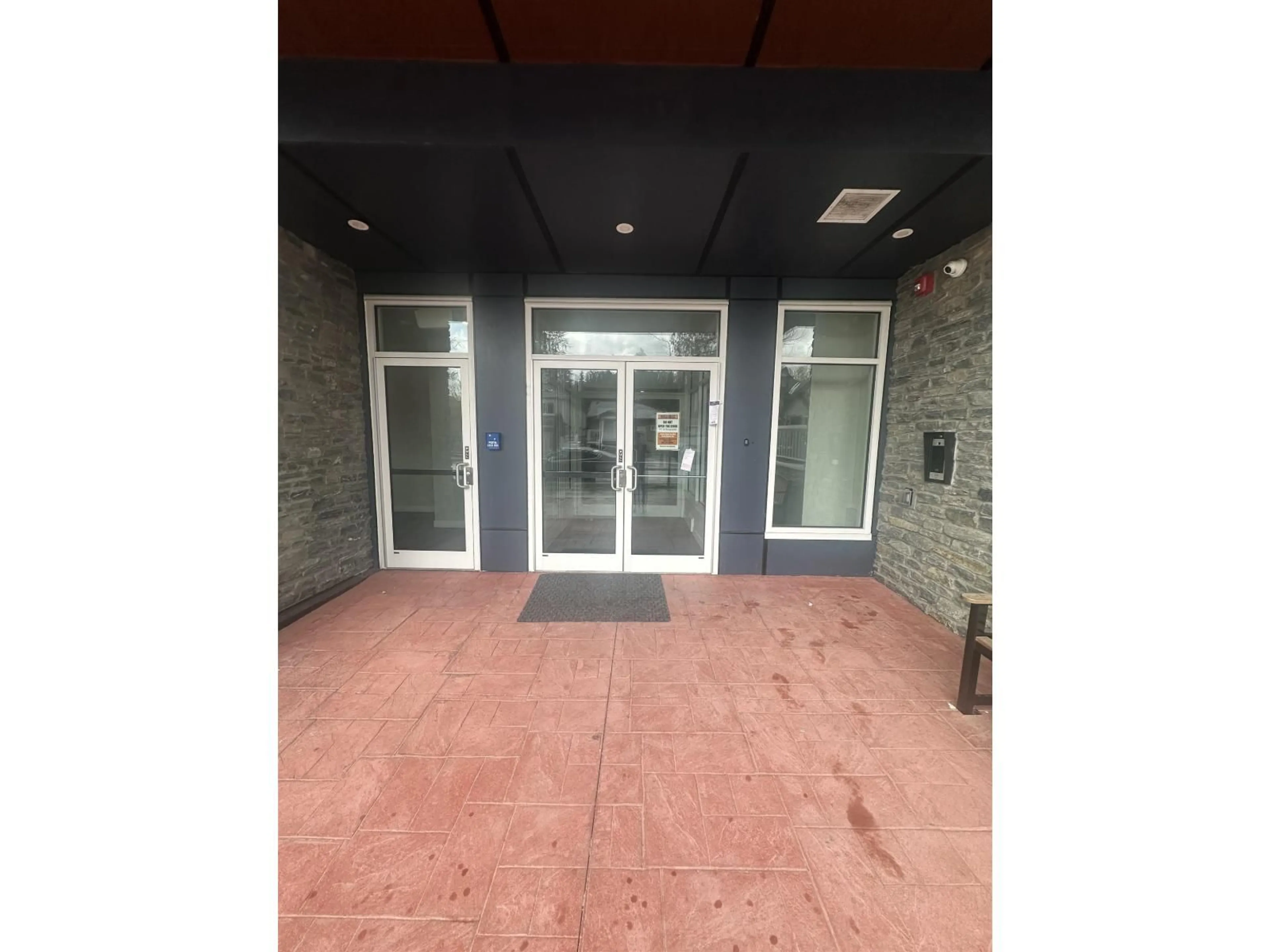 Indoor foyer for 407 - 14225 103A AVENUE, Surrey British Columbia V3T0T4