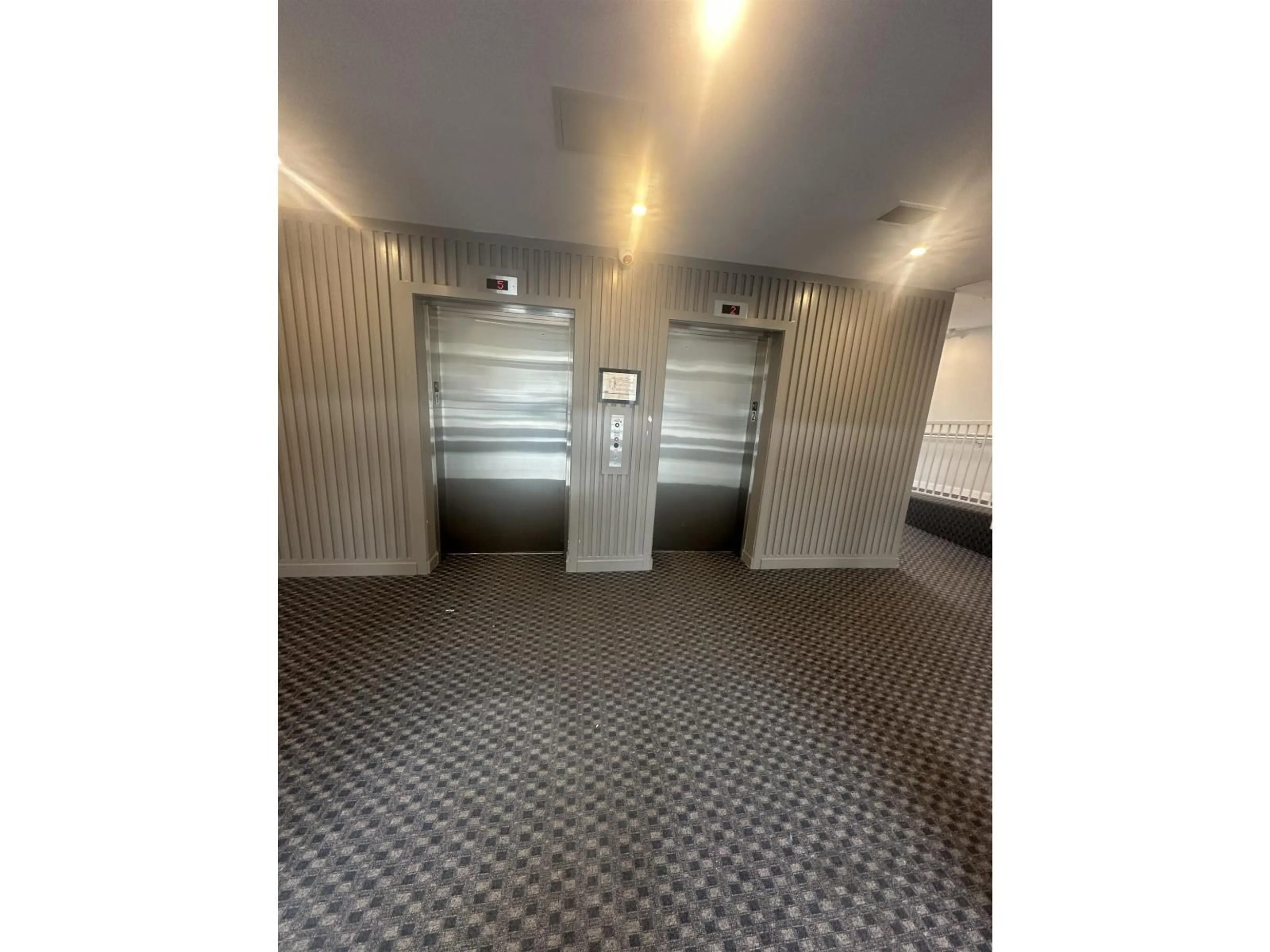 Indoor foyer for 407 - 14225 103A AVENUE, Surrey British Columbia V3T0T4