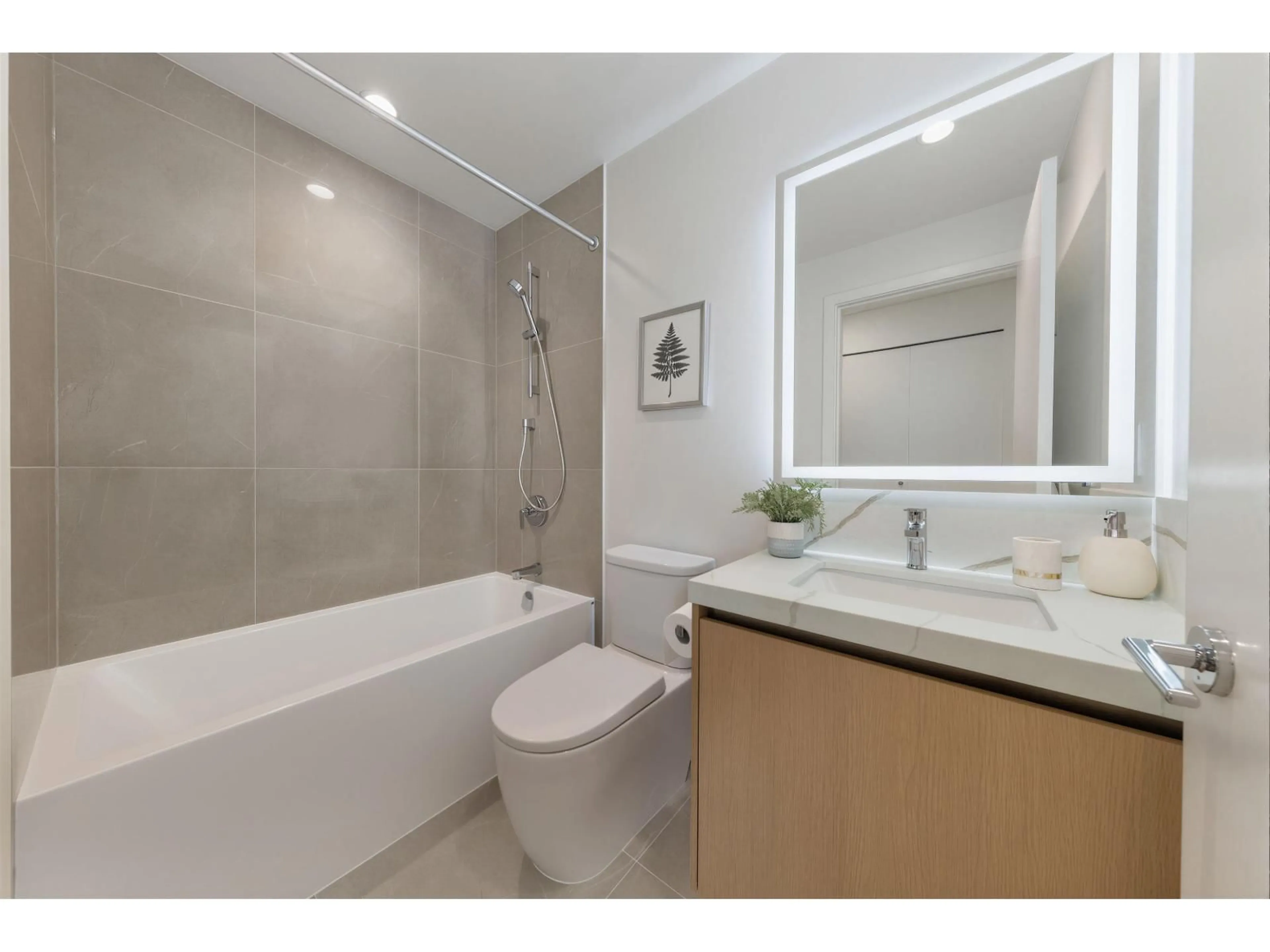 Standard bathroom, ceramic/tile floor for 1501 - 1475 FOSTER STREET, Surrey British Columbia V4B0C9