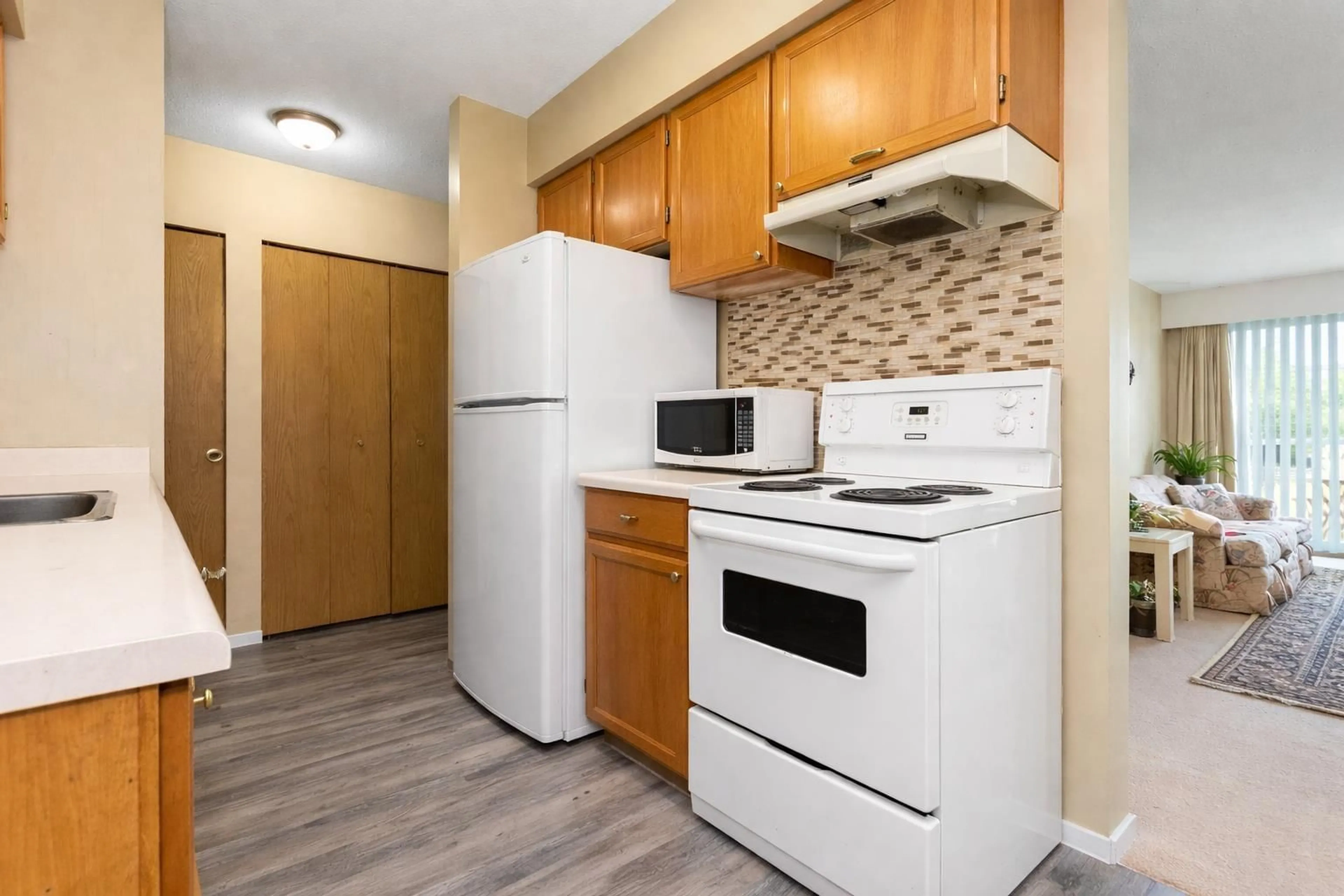 Standard kitchen, unknown for 6 - 46210 MARGARET AVENUE, Chilliwack British Columbia V2P2G9