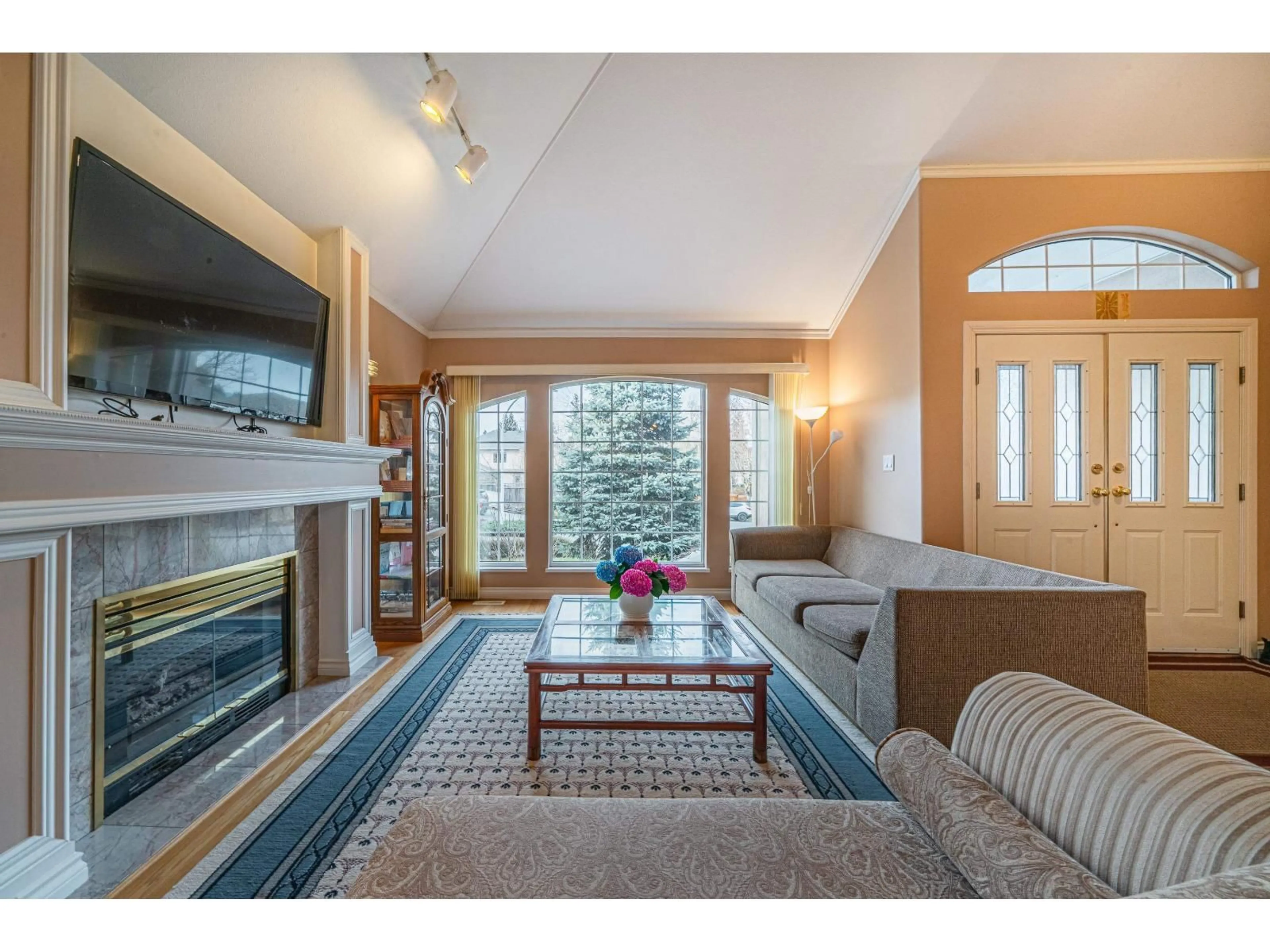 Living room with furniture, unknown for 10123 157 STREET, Surrey British Columbia V4N4S3