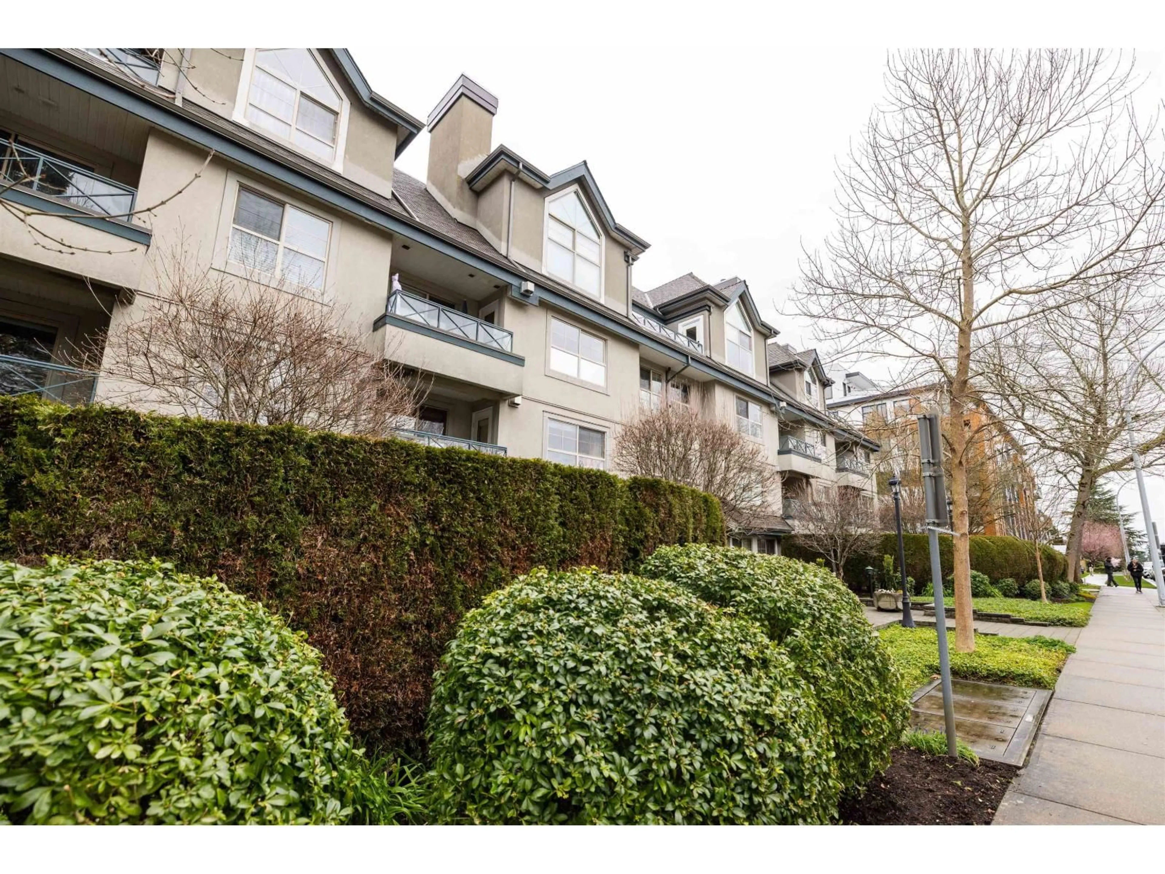 Patio, unknown for 207 - 15325 17 AVENUE, Surrey British Columbia V4A1T8