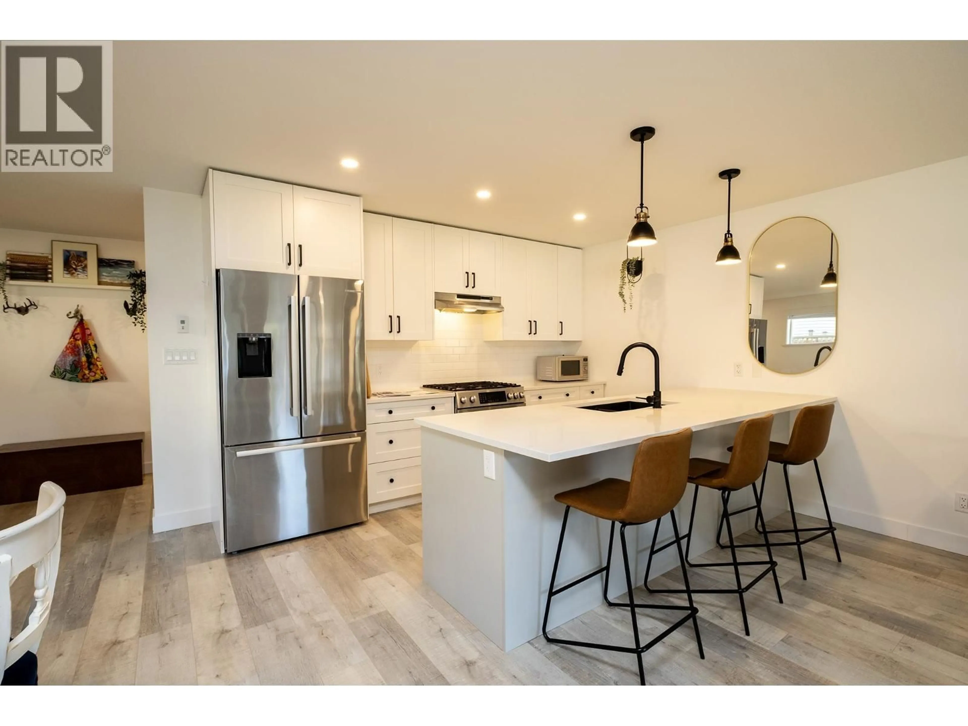 Open concept kitchen, unknown for 1078 CELIA CRESCENT, Gibsons British Columbia V0N1V7