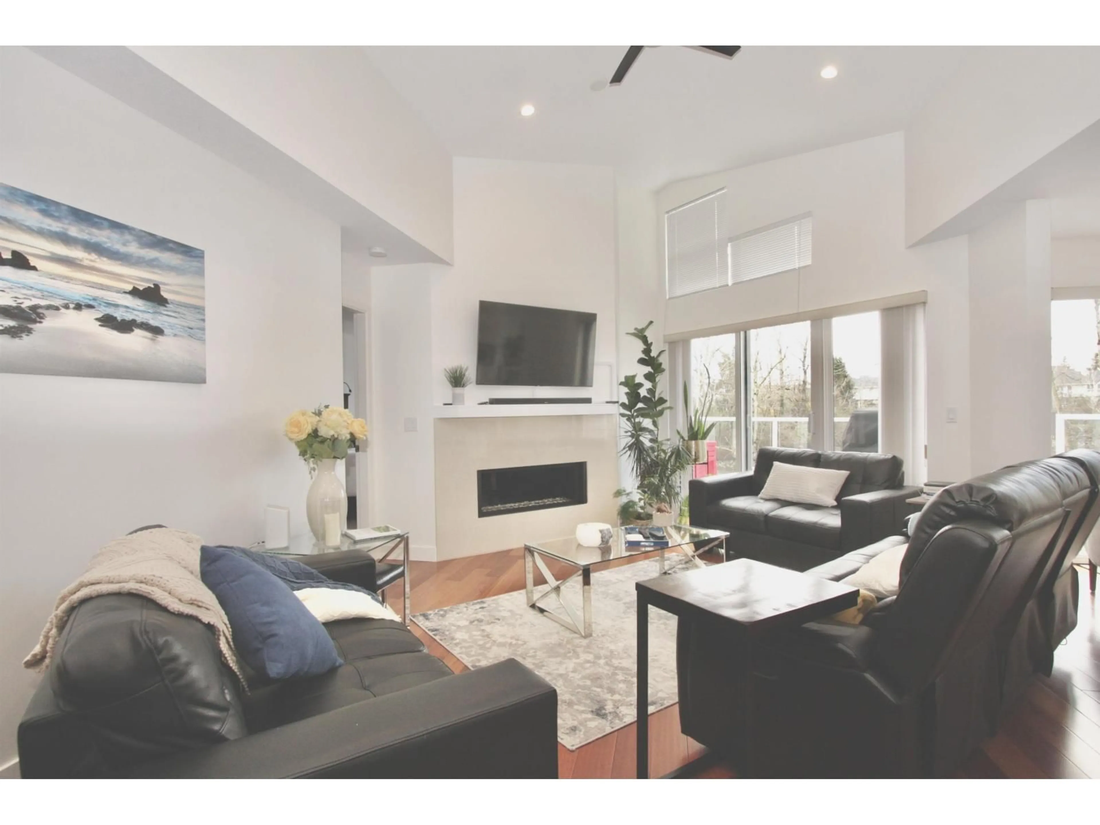 Living room with furniture, wood/laminate floor for 8 - 31501 UPPER MACLURE ROAD, Abbotsford British Columbia V2T5S6