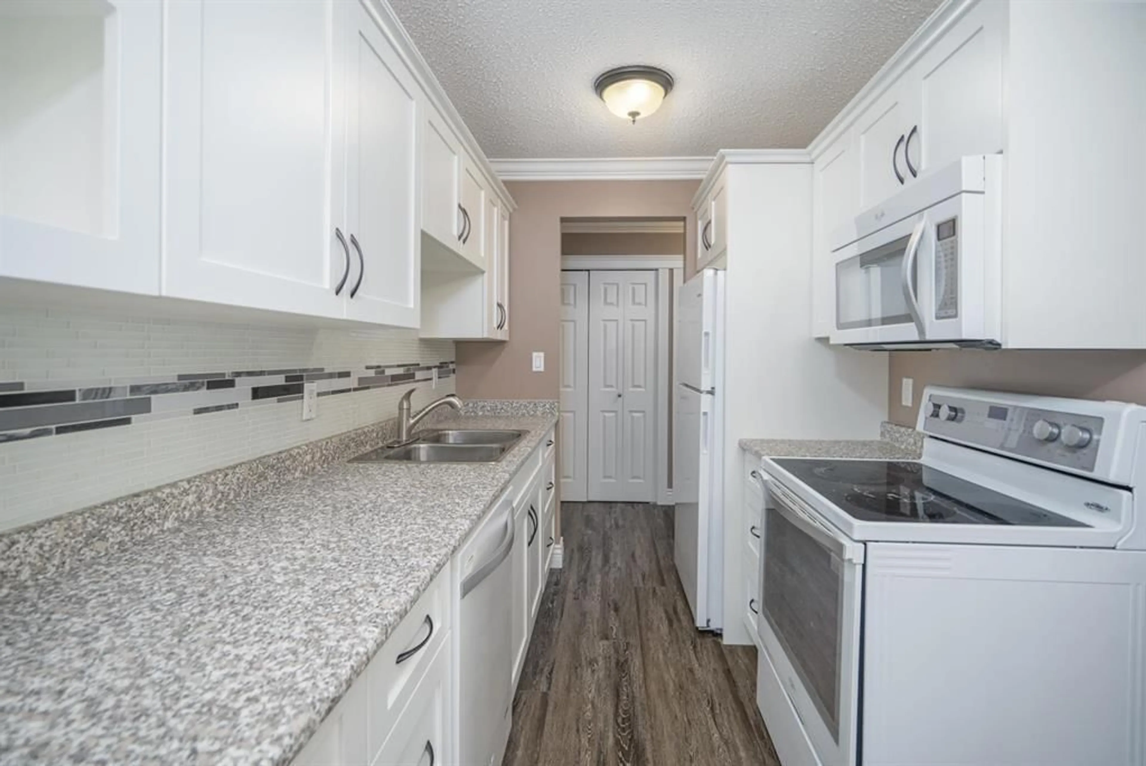 Standard kitchen, unknown for 202 - 9175 MARY STREET, Chilliwack British Columbia V2P4H7