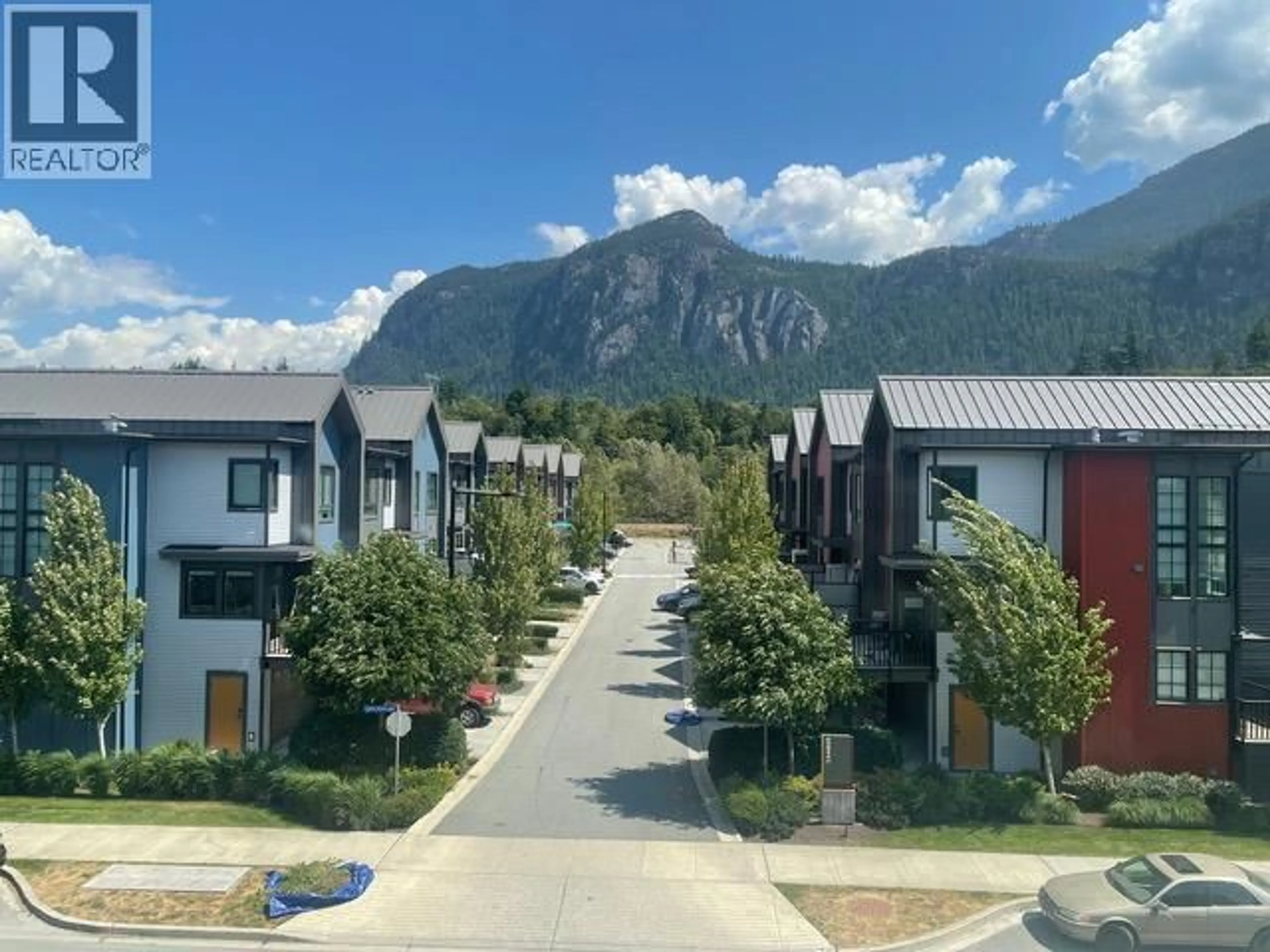 A pic from outside/outdoor area/front of a property/back of a property/a pic from drone, mountain view for 38014 KEEL WAY, Squamish British Columbia V8B2A1