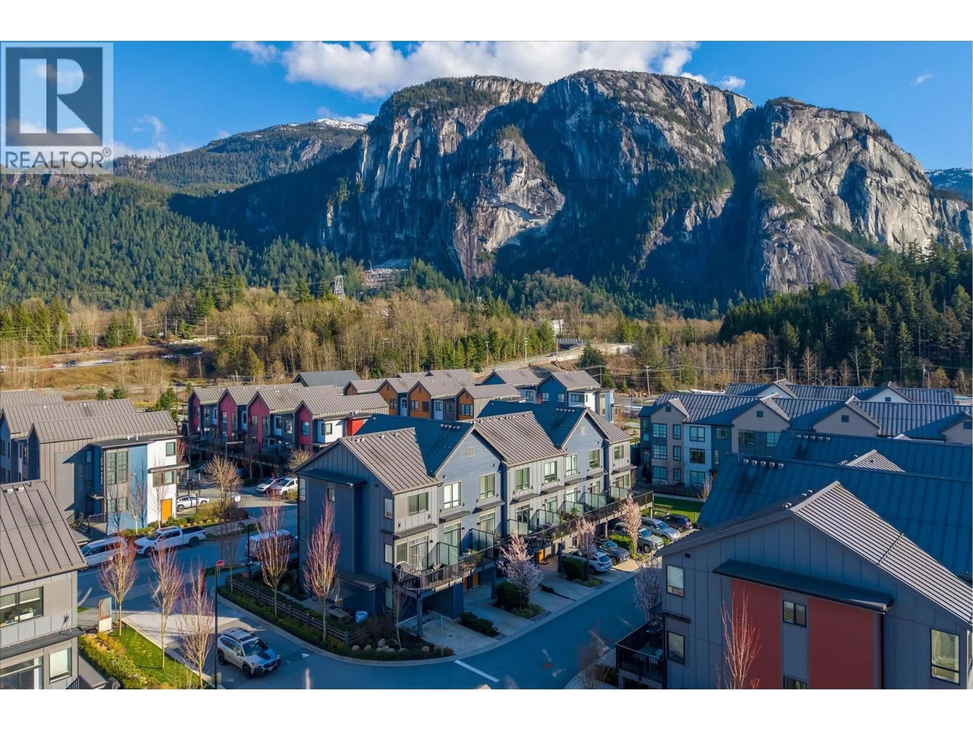A pic from outside/outdoor area/front of a property/back of a property/a pic from drone, mountain view for 38014 KEEL WAY, Squamish British Columbia V8B2A1