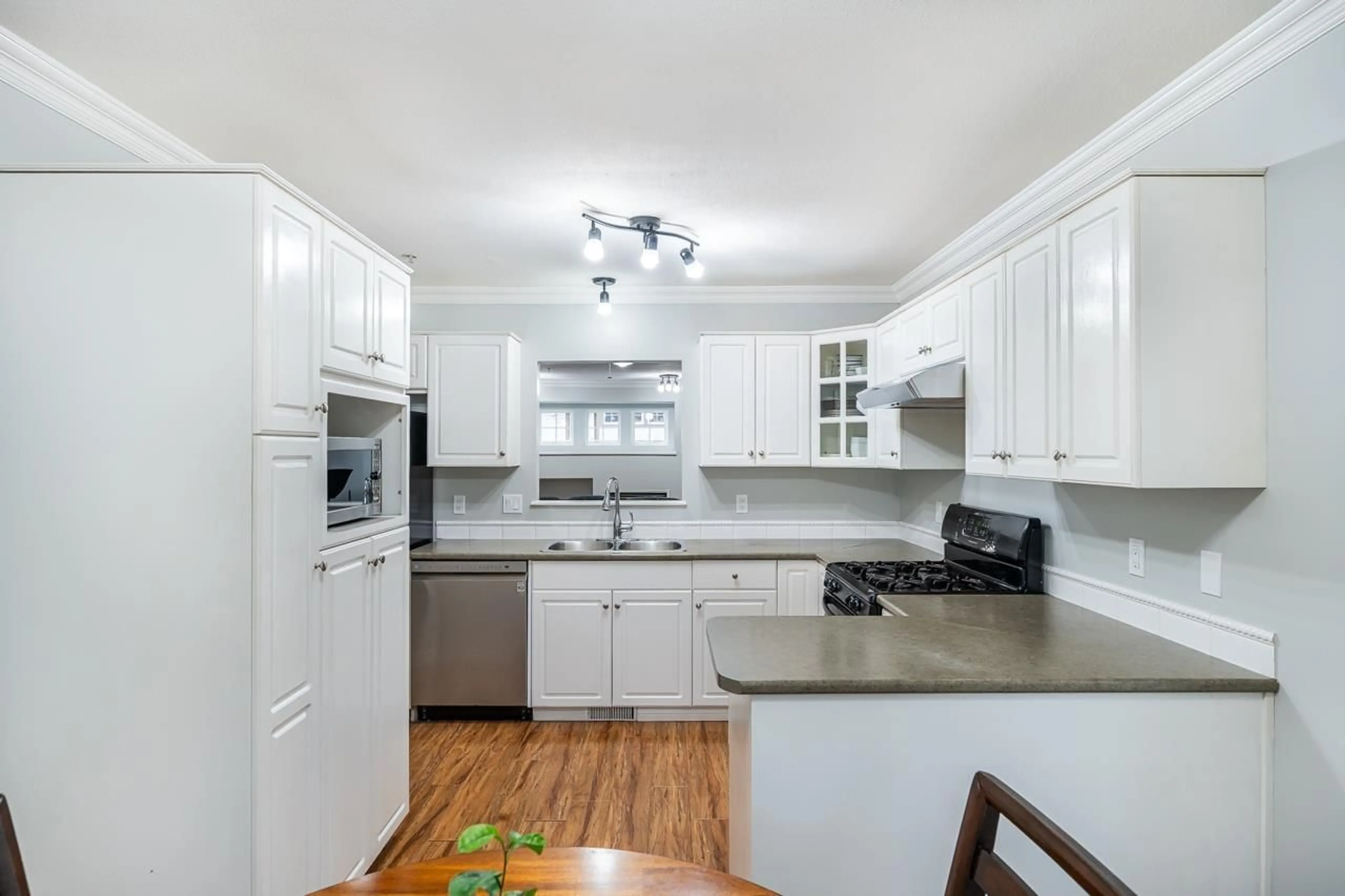 Standard kitchen, unknown for 5 - 20222 96 AVENUE, Langley British Columbia V1M3C3