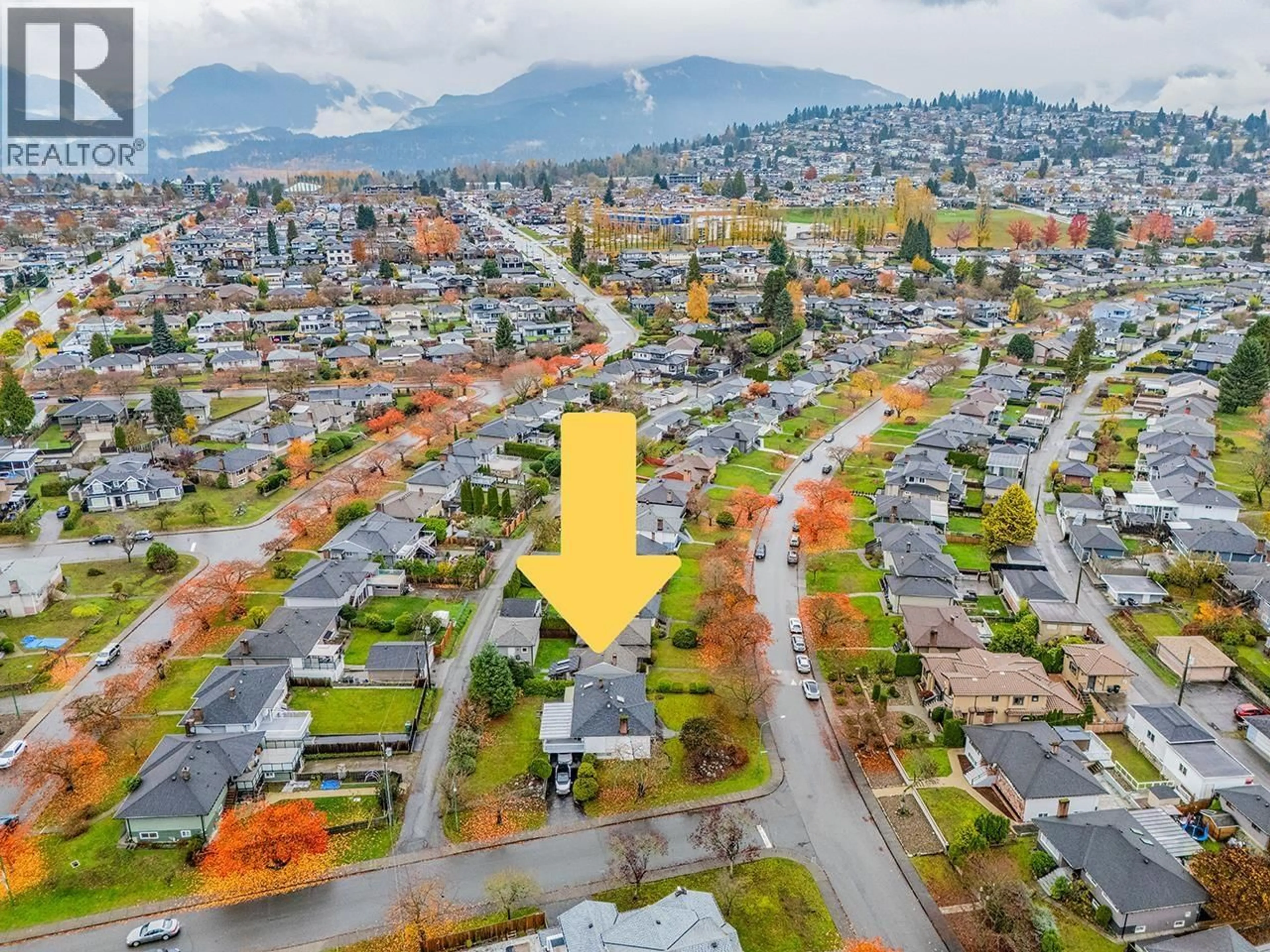 A pic from outside/outdoor area/front of a property/back of a property/a pic from drone, mountain view for 4619 WESTLAWN DRIVE, Burnaby British Columbia V5C3R2