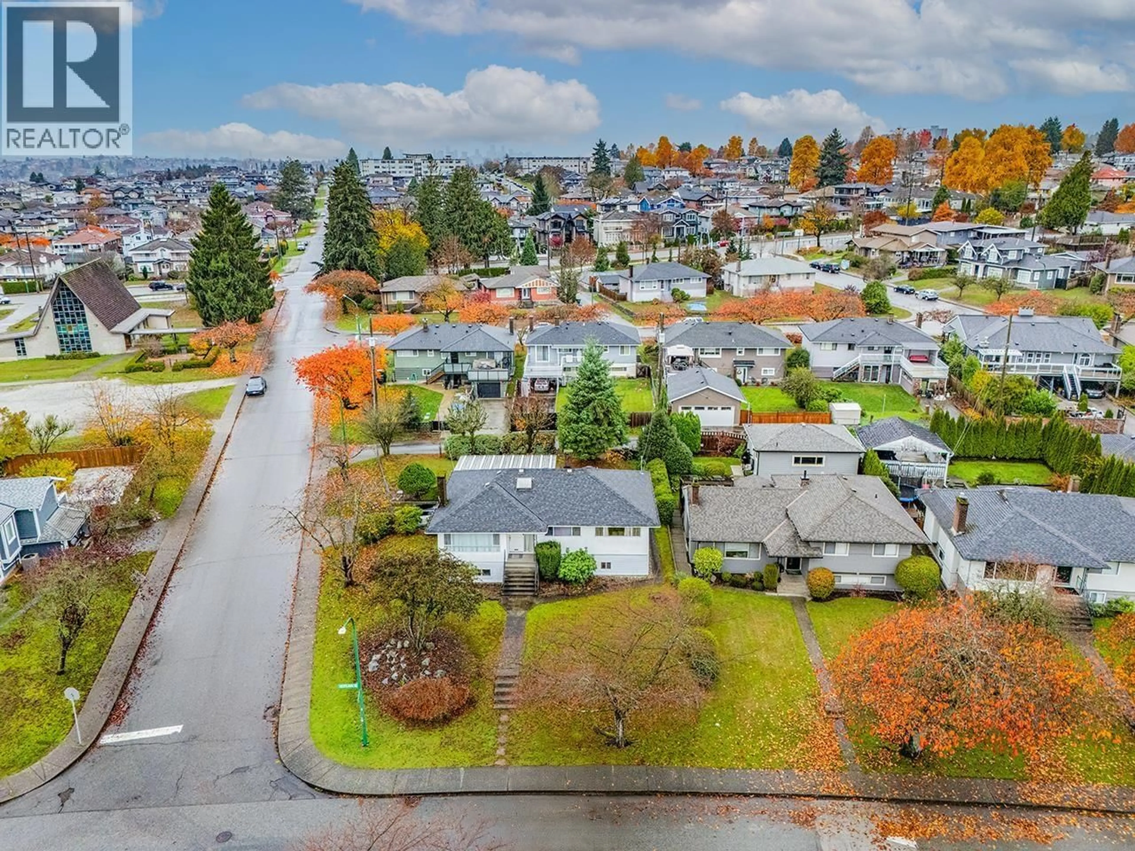 A pic from outside/outdoor area/front of a property/back of a property/a pic from drone, mountain view for 4619 WESTLAWN DRIVE, Burnaby British Columbia V5C3R2