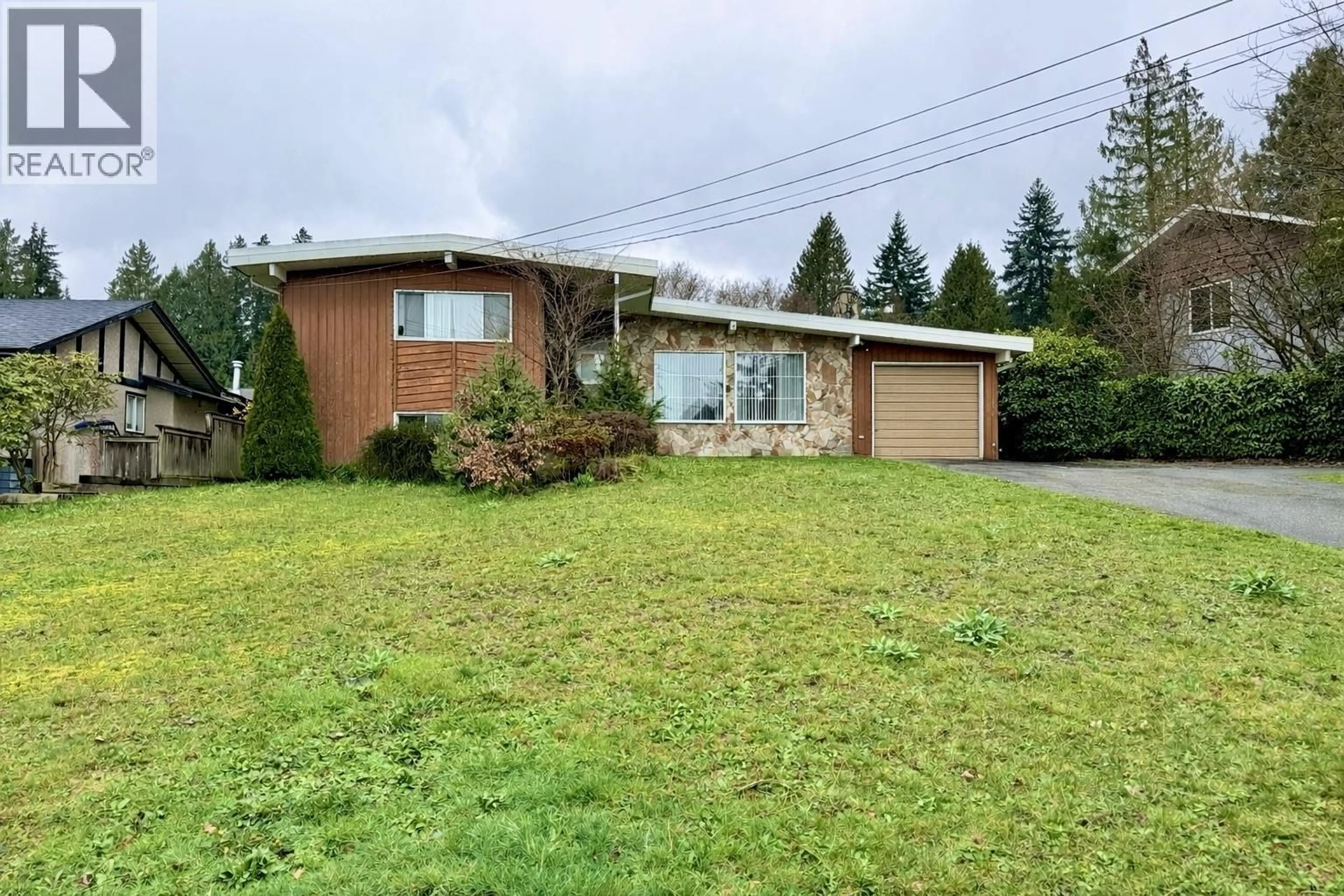 A pic from outside/outdoor area/front of a property/back of a property/a pic from drone, street for 362 SEAFORTH CRESCENT, Coquitlam British Columbia V3K2M4