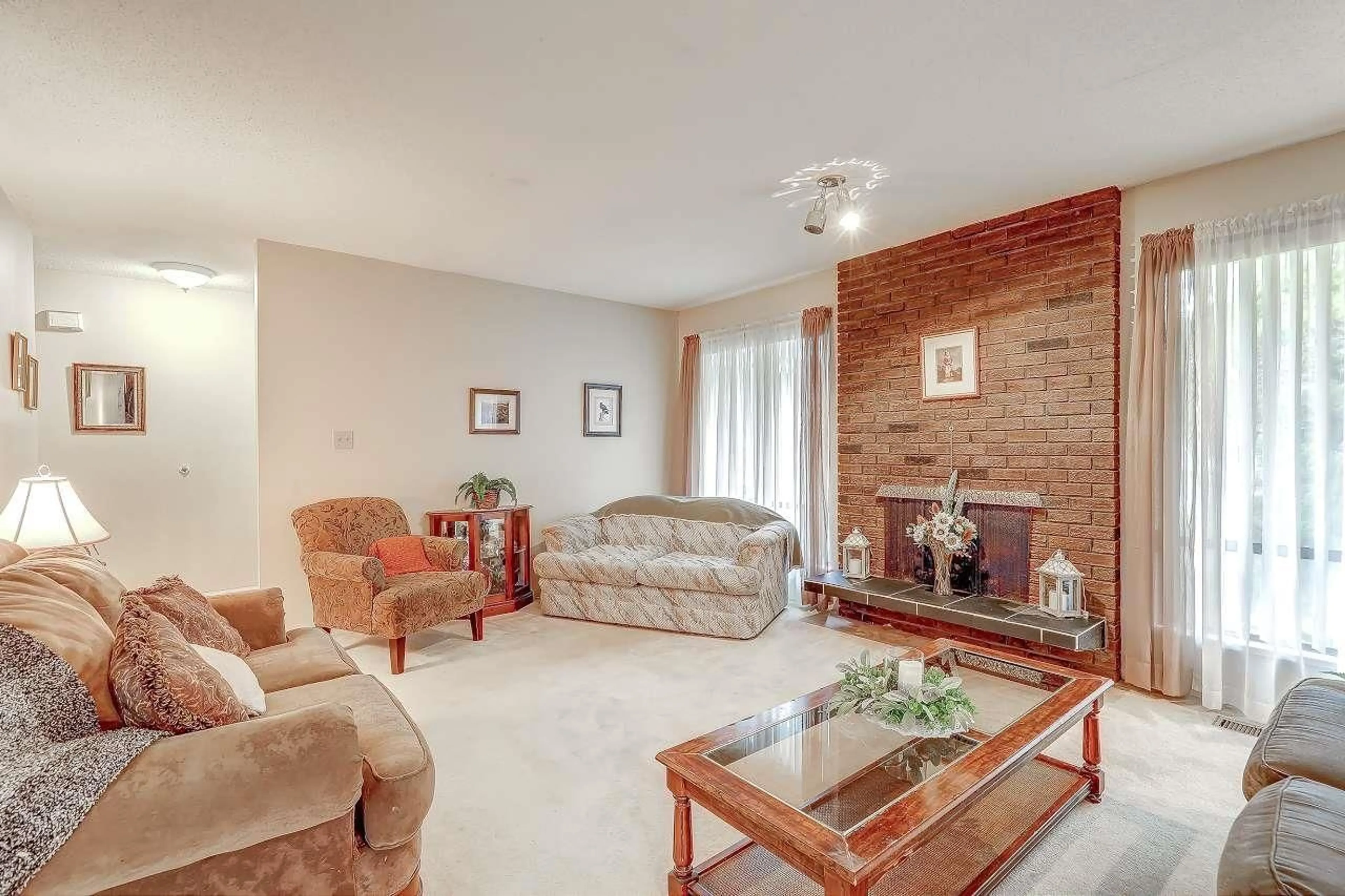 Living room with furniture, unknown for 15584 98 AVENUE, Surrey British Columbia V3R7G5