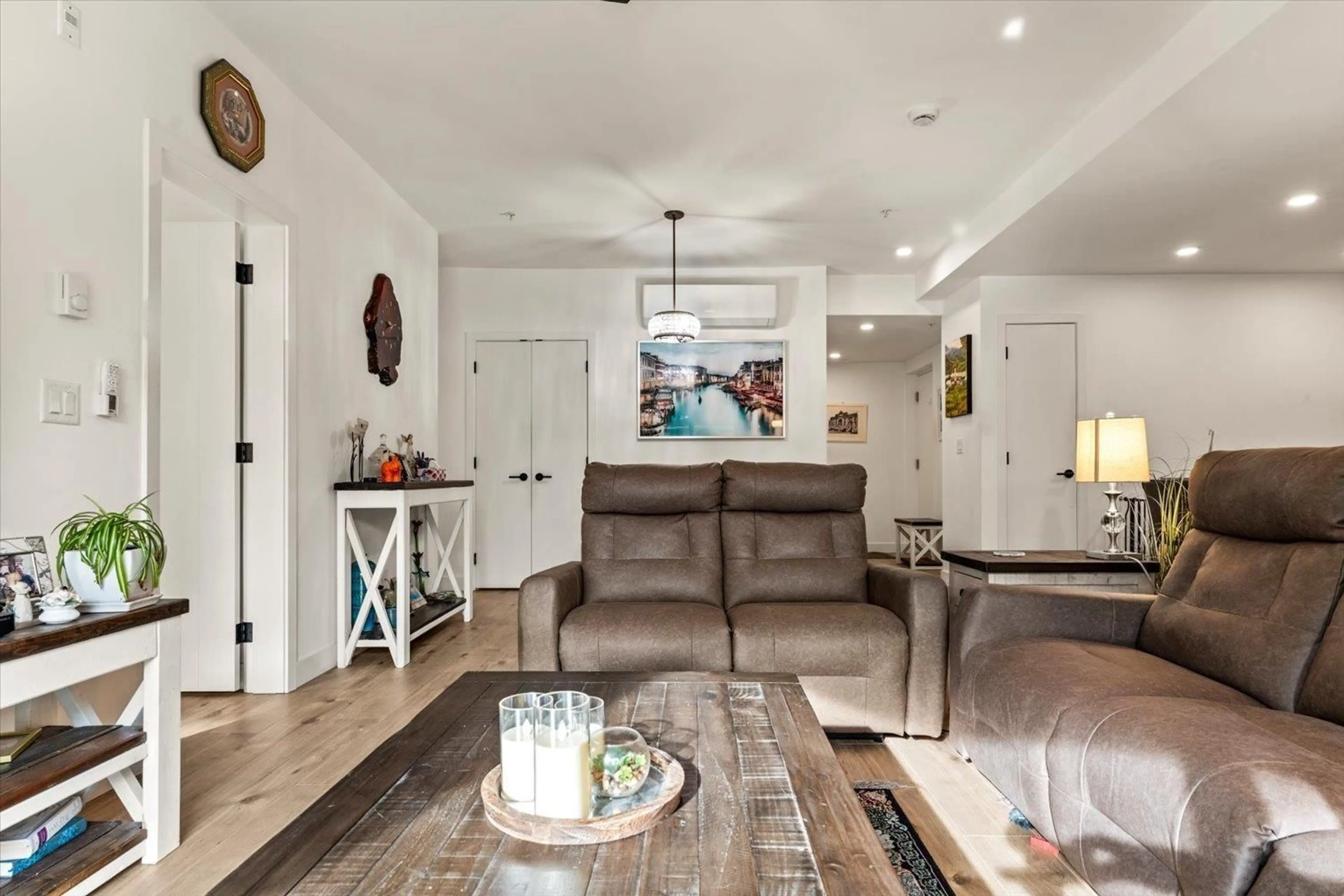 Living room with furniture, unknown for 102 - 32838 LANDEAU PLACE, Abbotsford British Columbia V2S0M6