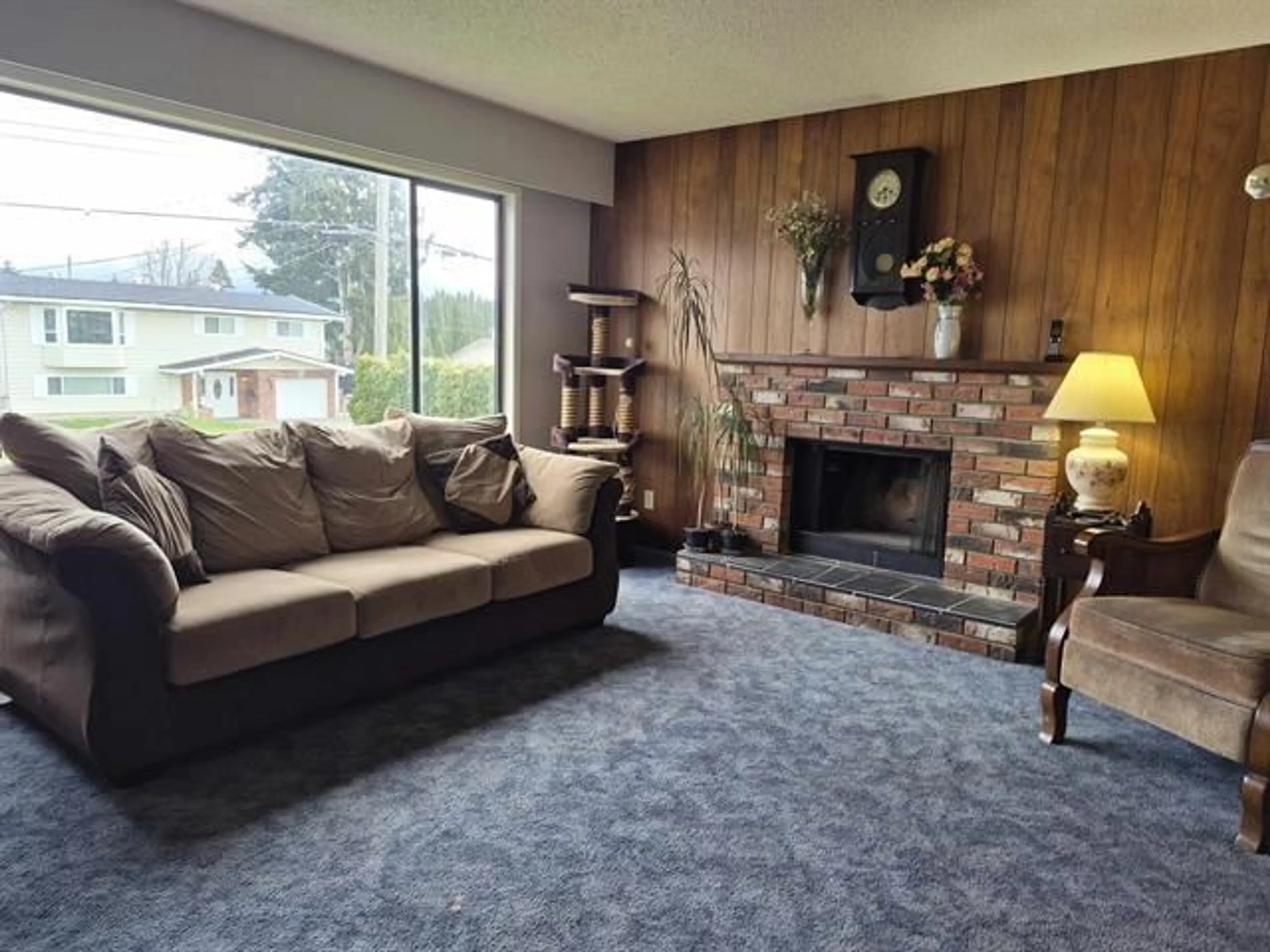 Living room with furniture, unknown for 46494 ELLIOTT AVENUE, Chilliwack British Columbia V2P6L3