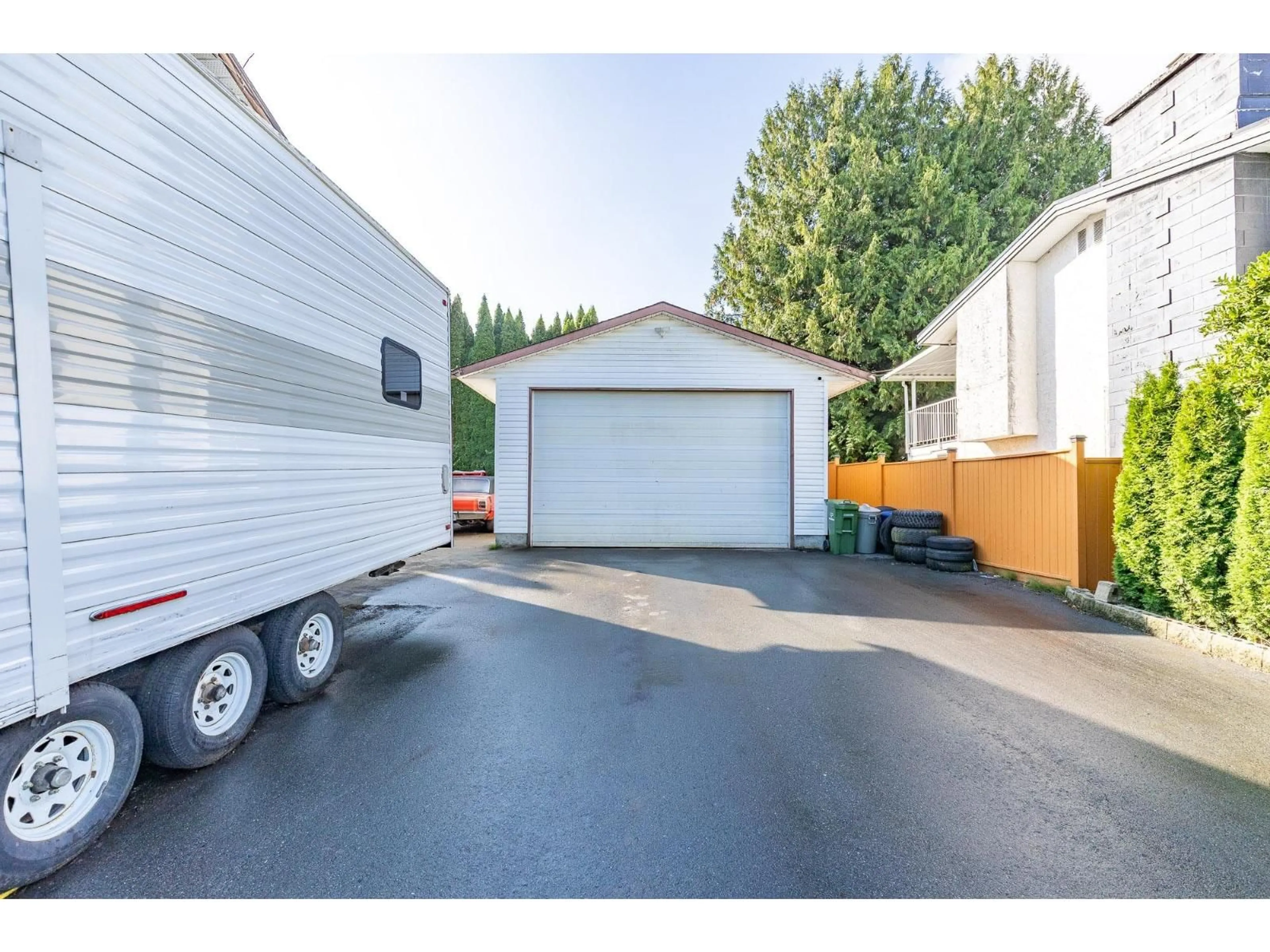 Indoor garage for 46494 ELLIOTT AVENUE, Chilliwack British Columbia V2P6L3