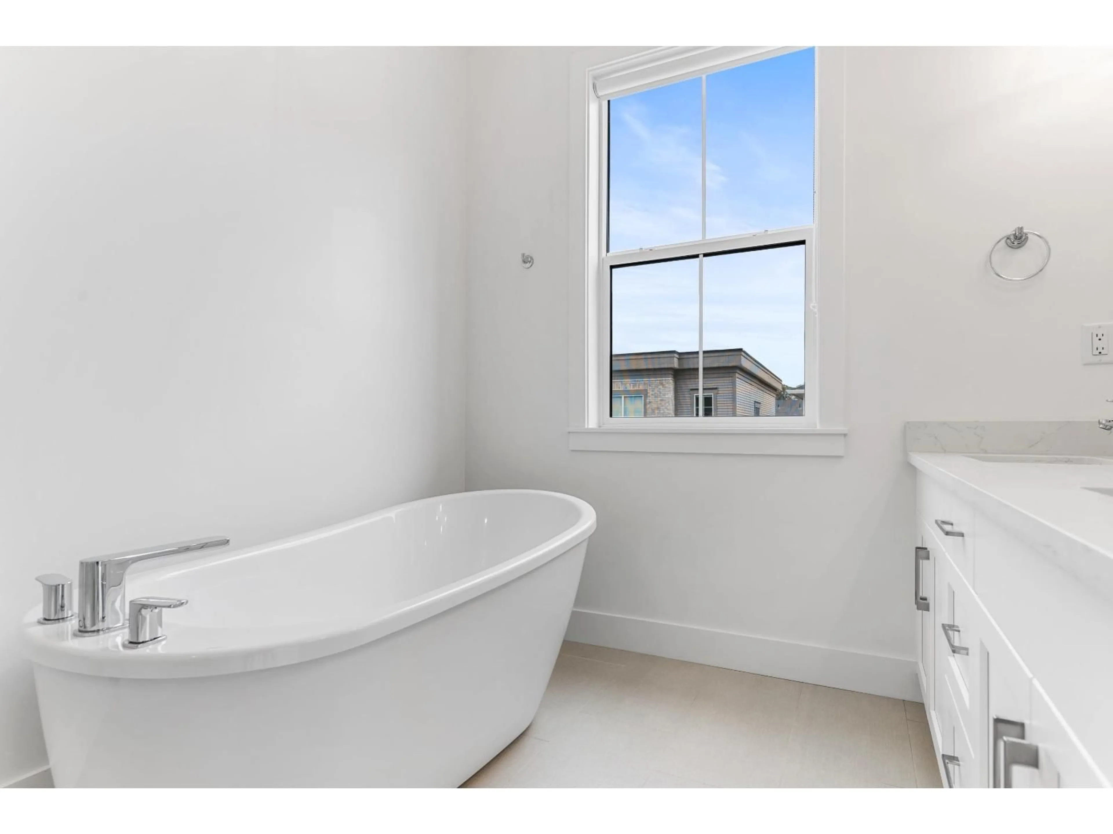 Standard bathroom, ceramic/tile floor for 7103 COPPERWOOD STREET, Chilliwack British Columbia V2R6M8