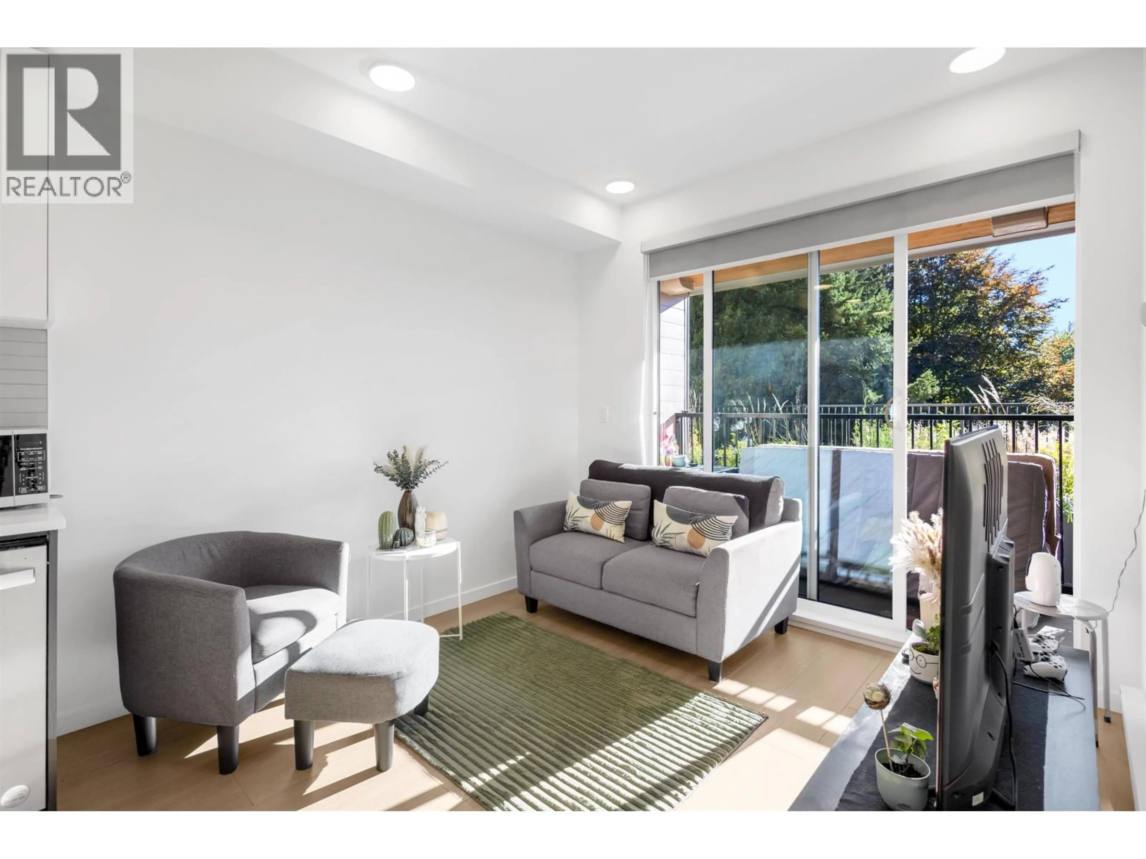 Living room with furniture, unknown for 306 - 37994 2ND AVENUE, Squamish British Columbia V8B0C3