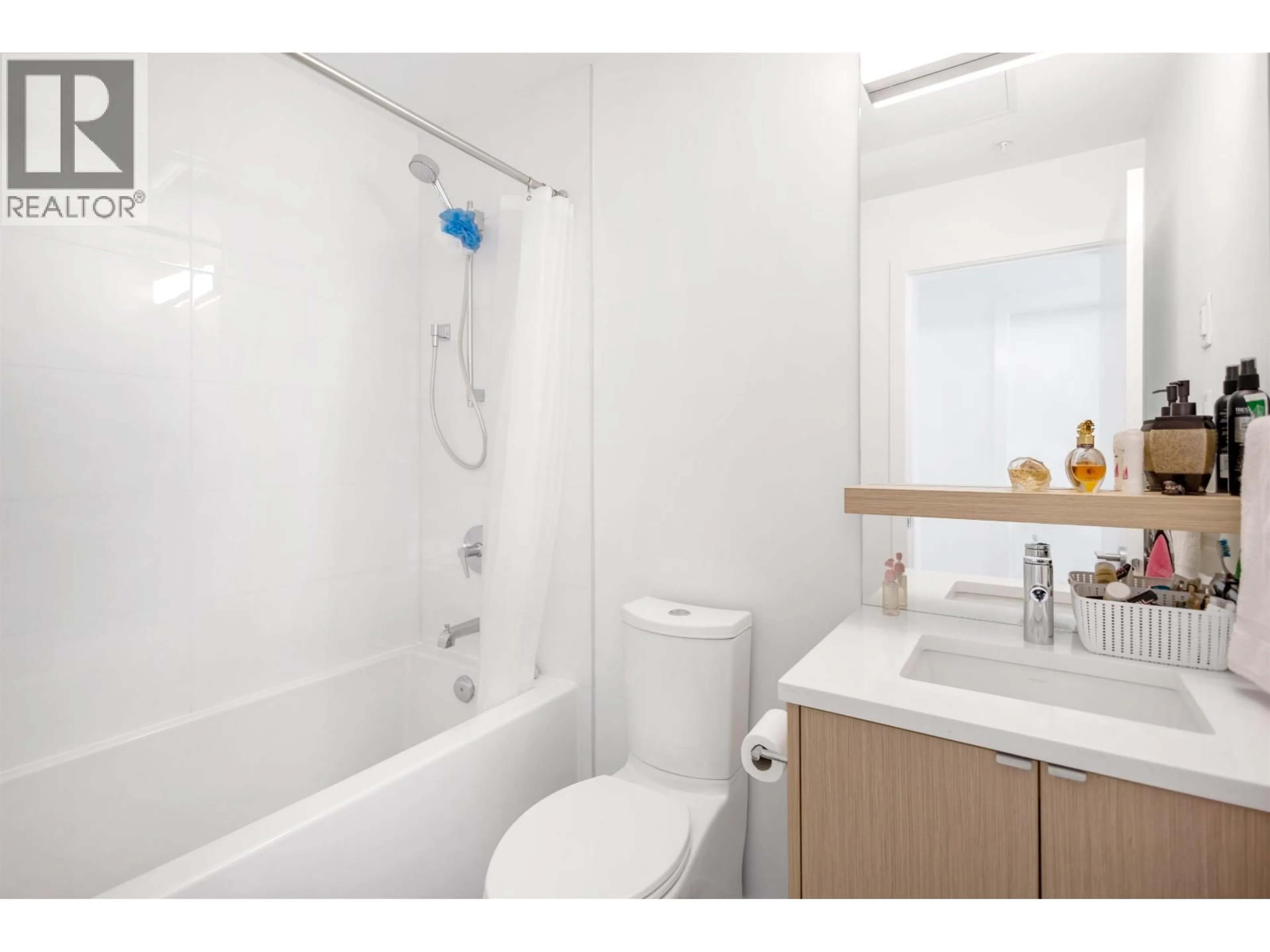 Standard bathroom, unknown for 302 - 37994 2ND AVENUE, Squamish British Columbia V8B0C3