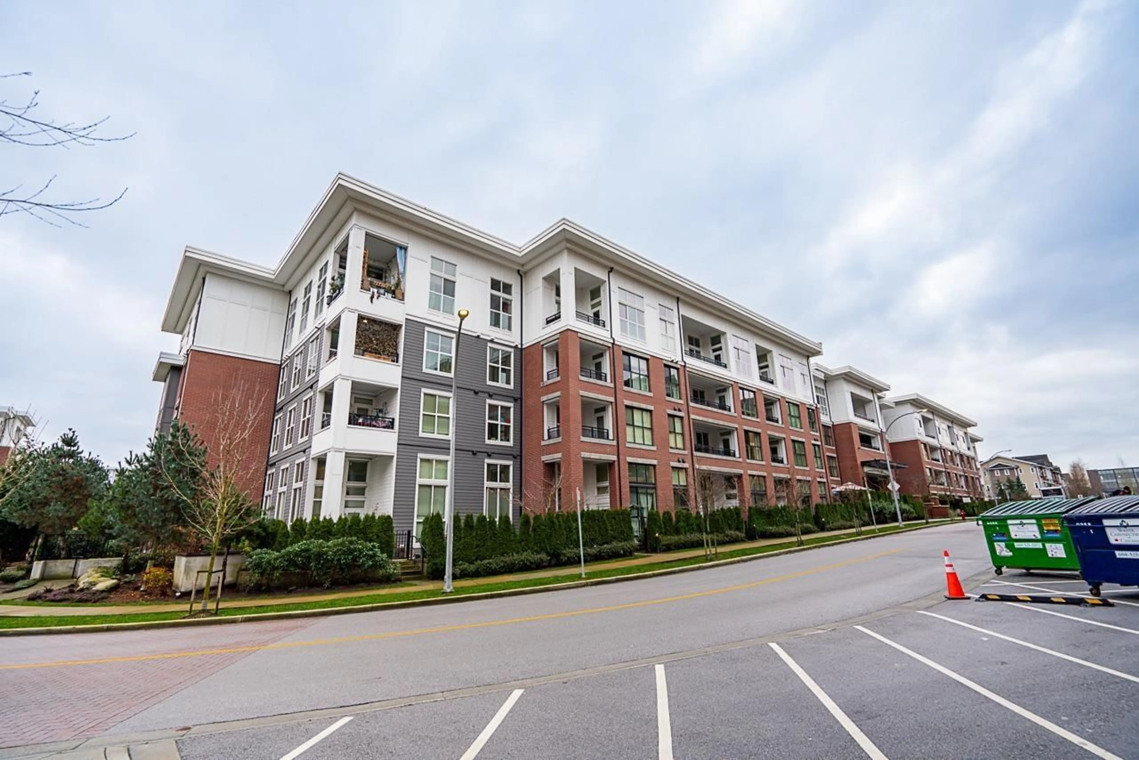 Unknown for A319 - 8150 207 STREET, Langley British Columbia V2Y4J2