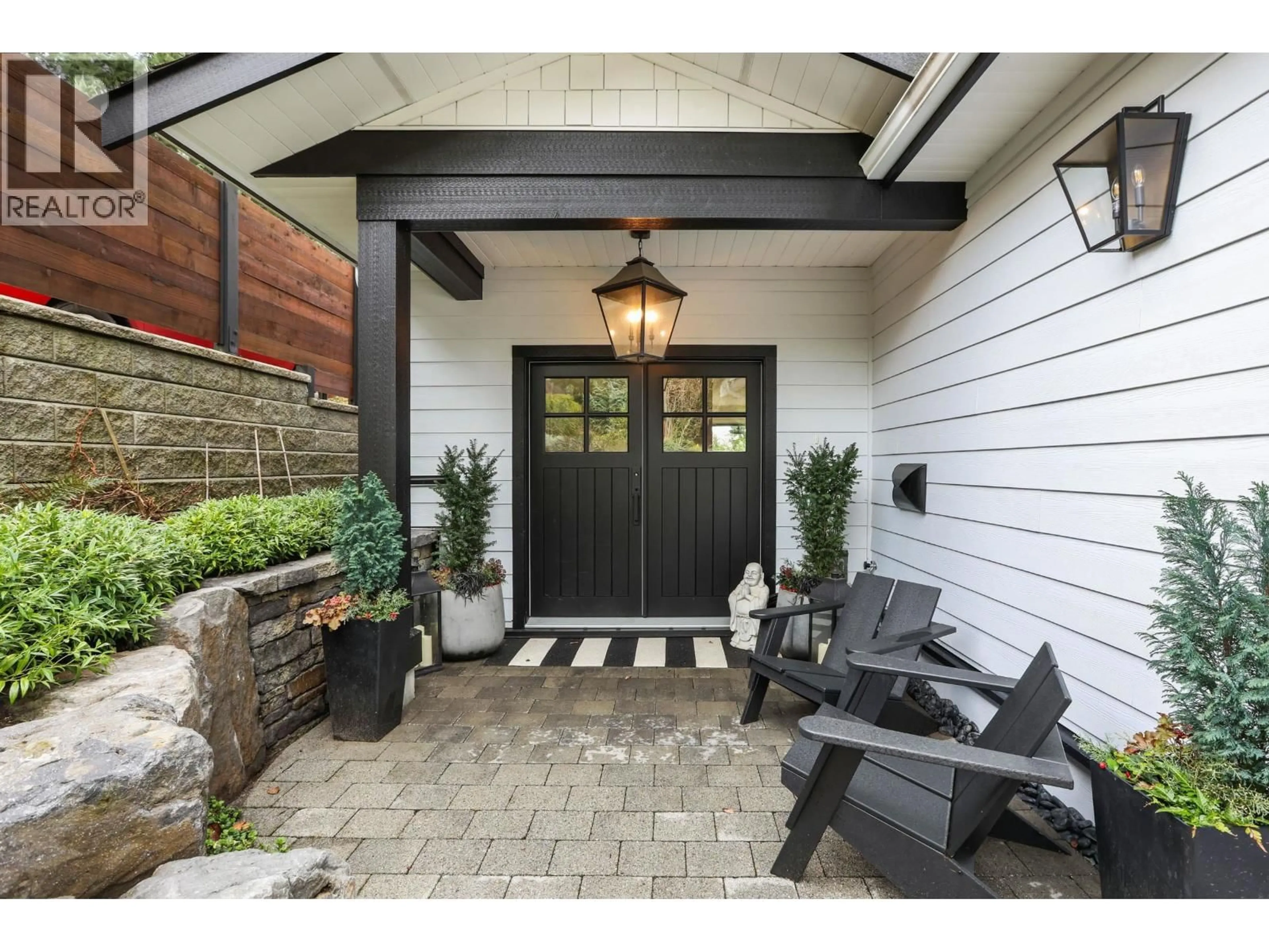 Indoor entryway for 1725 PETERS ROAD, North Vancouver British Columbia V7J1Y7