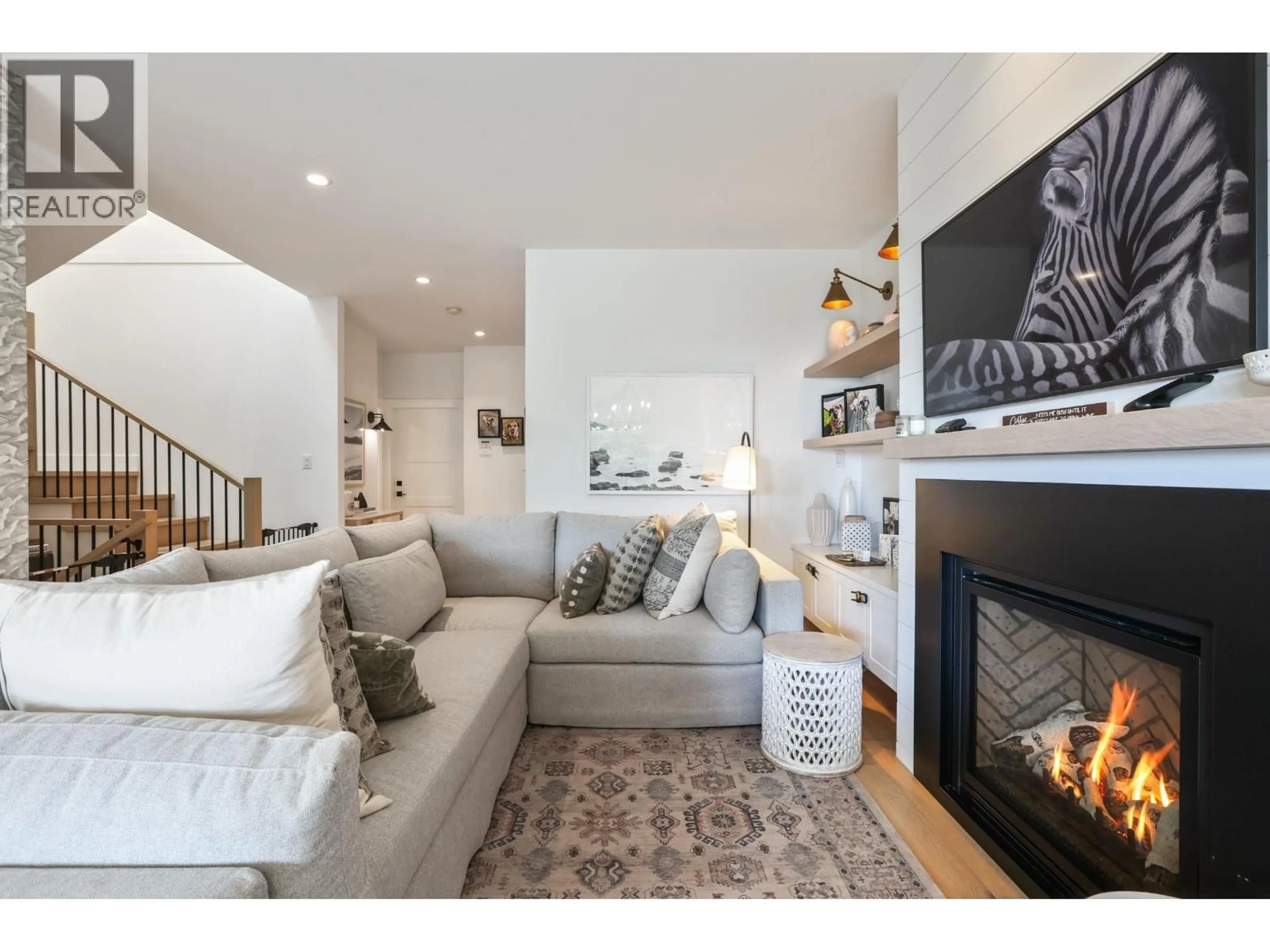 Living room with furniture, unknown for 1725 PETERS ROAD, North Vancouver British Columbia V7J1Y7