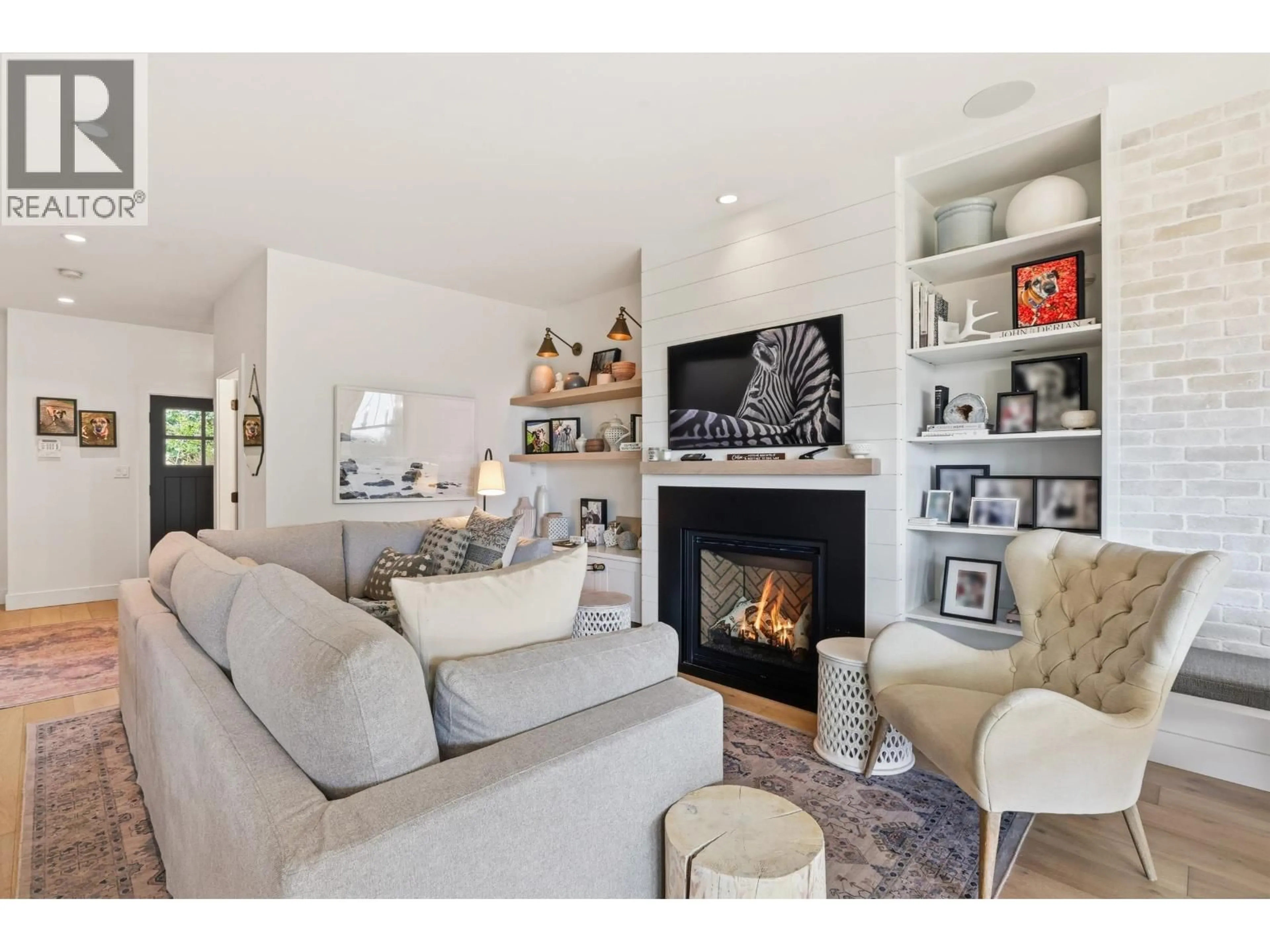 Living room with furniture, unknown for 1725 PETERS ROAD, North Vancouver British Columbia V7J1Y7