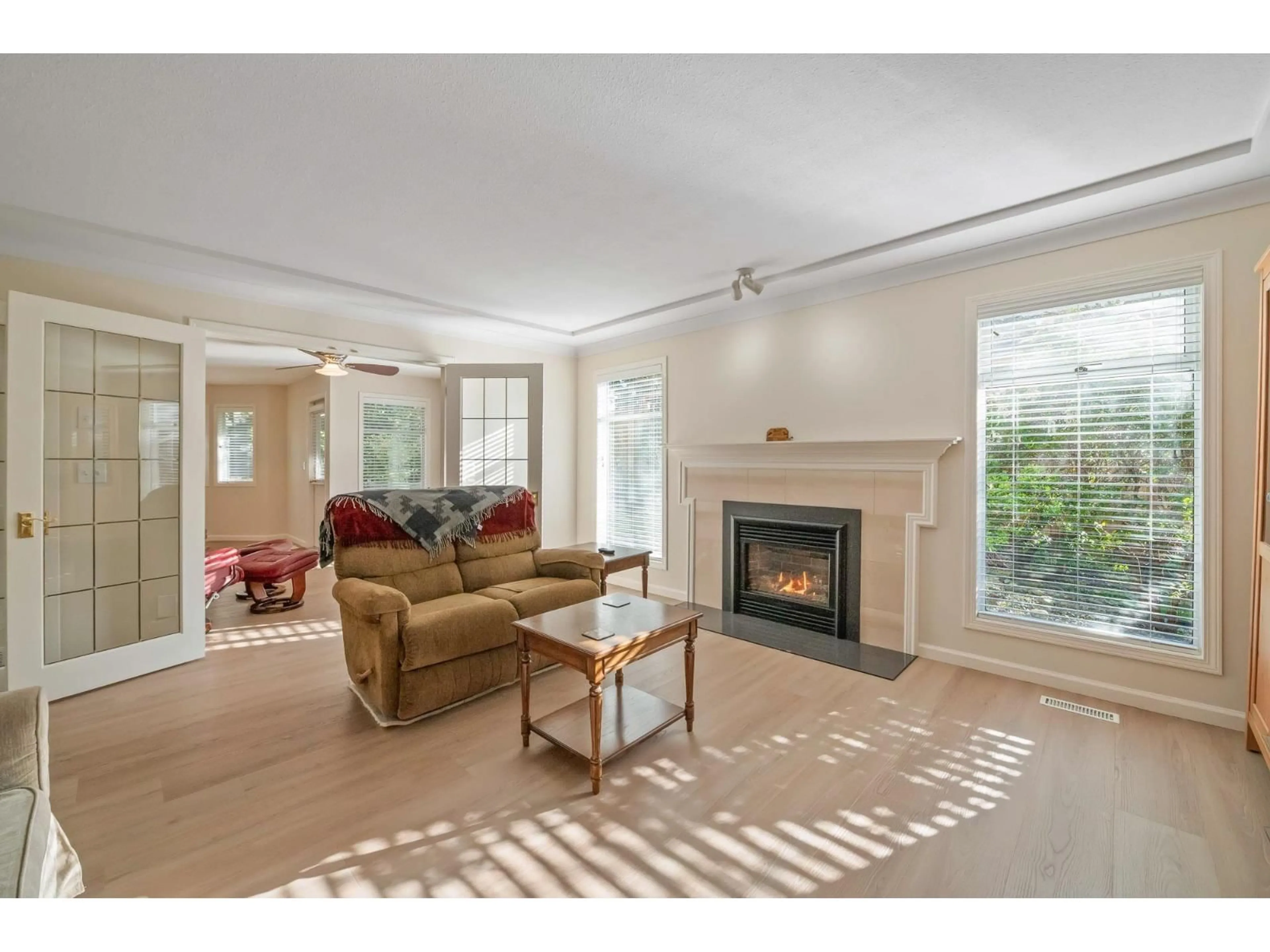 Living room with furniture, unknown for 4 - 12981 17 AVENUE, Surrey British Columbia V4A8T3