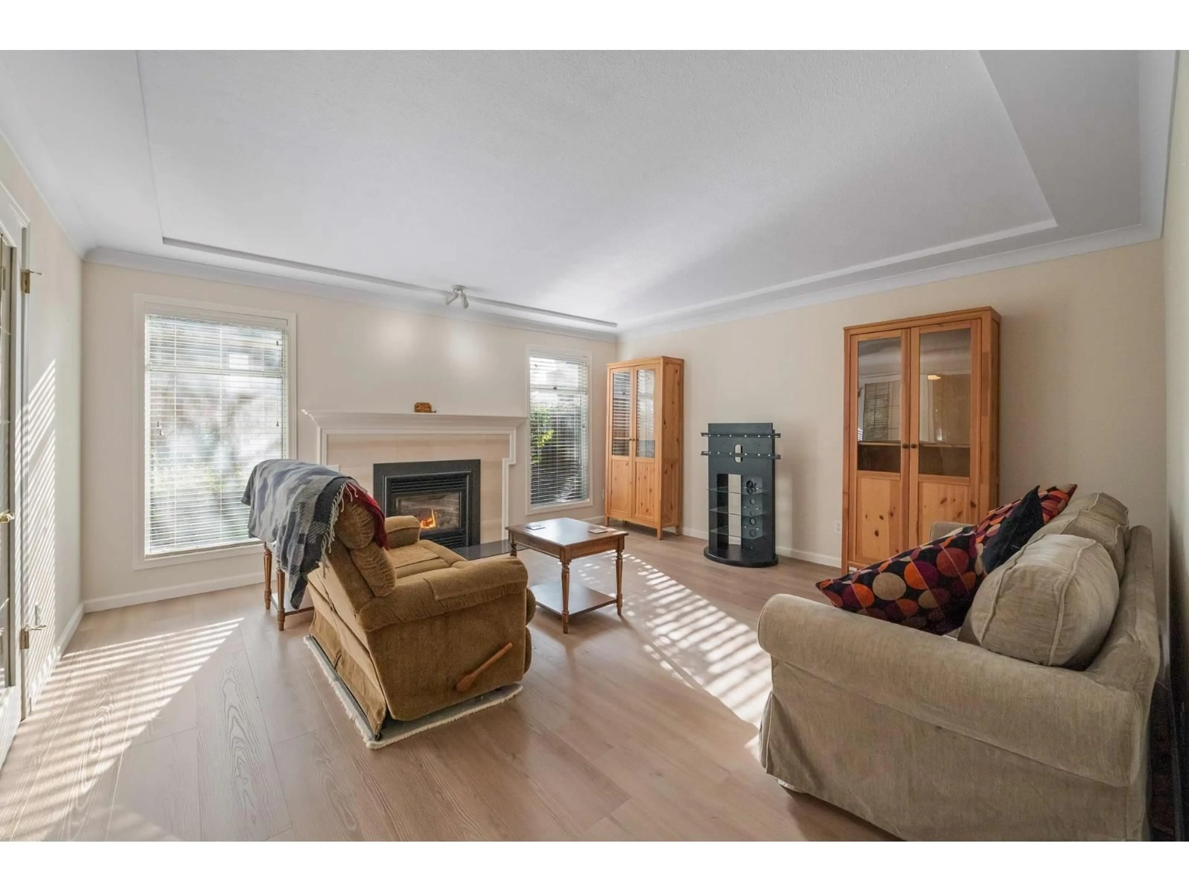 Living room with furniture, unknown for 4 - 12981 17 AVENUE, Surrey British Columbia V4A8T3