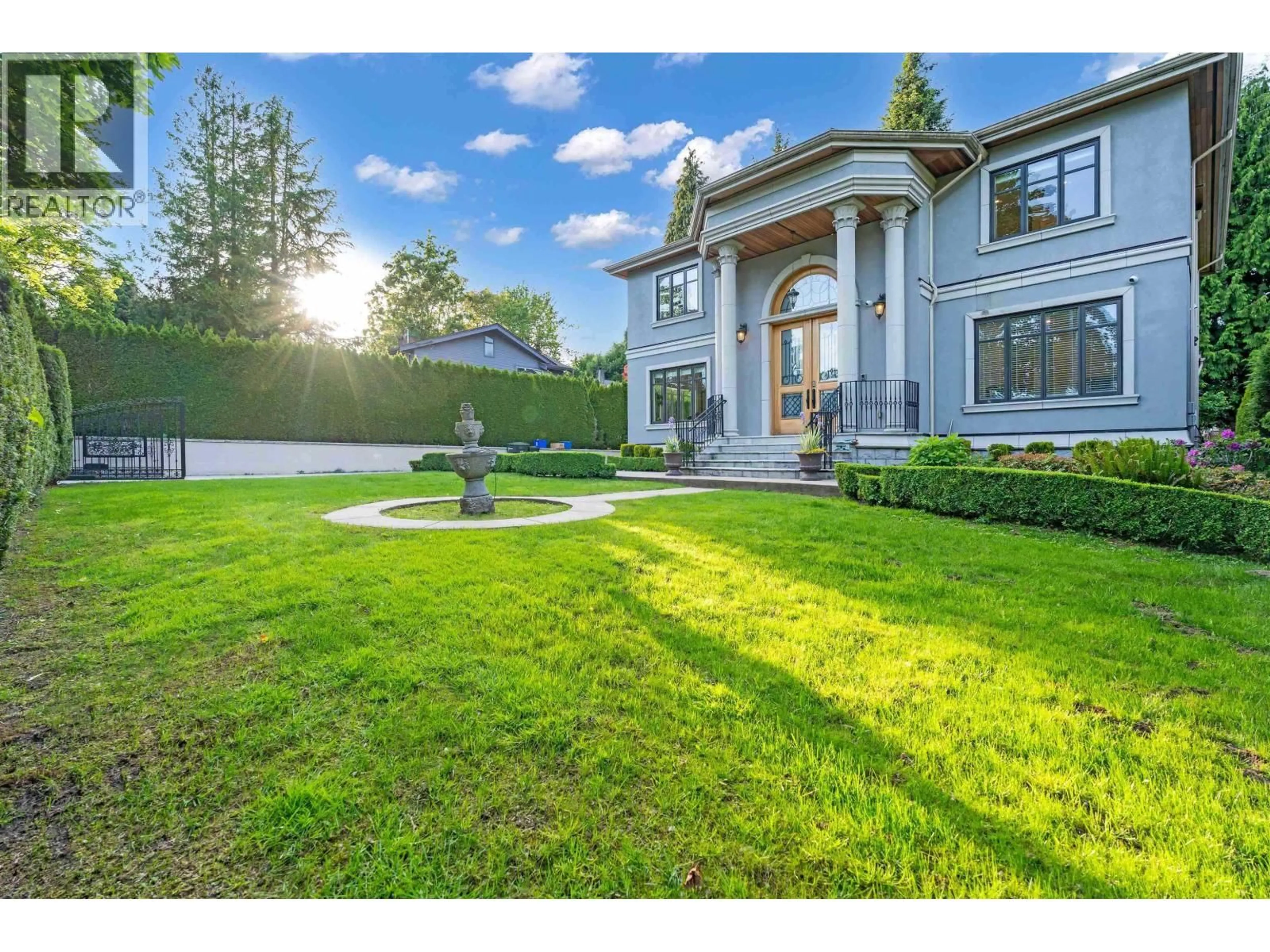 A pic from outside/outdoor area/front of a property/back of a property/a pic from drone, unknown for 8233 GOVERNMENT ROAD, Burnaby British Columbia V5A2E4