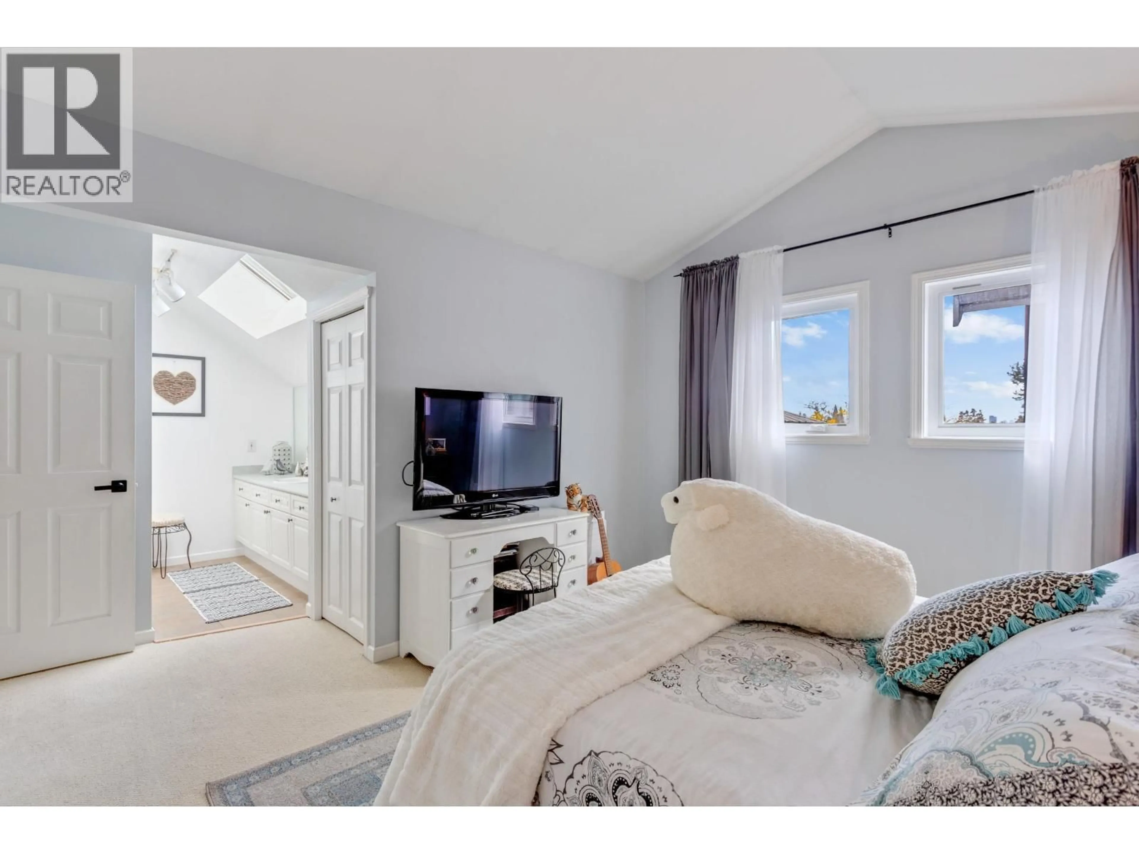 A pic of a room for 205 - 1518 BOWSER AVENUE, North Vancouver British Columbia V7P2Y3