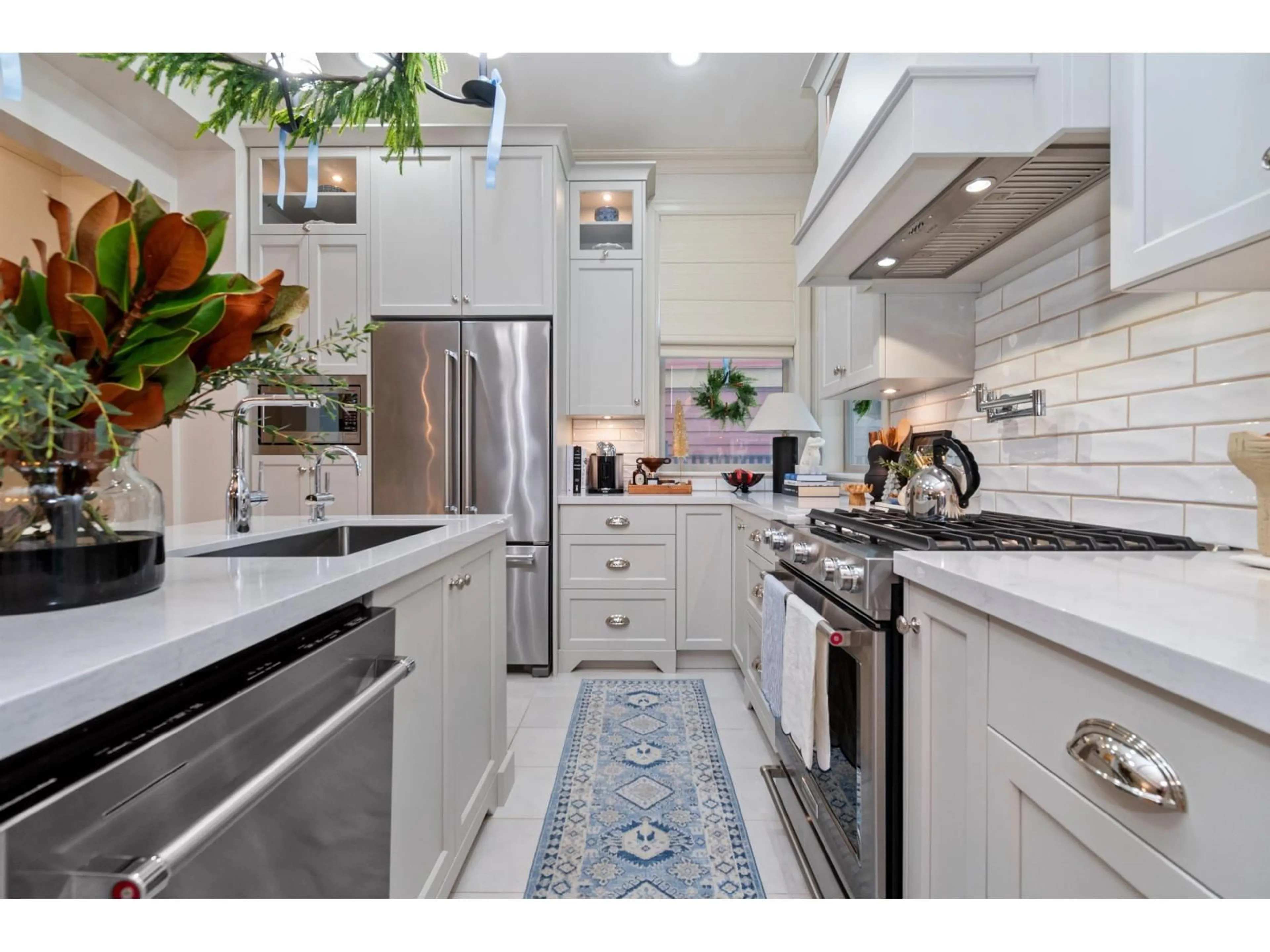 Contemporary kitchen, ceramic/tile floor for 5850 COWICHAN STREET, Chilliwack British Columbia V2R0G8