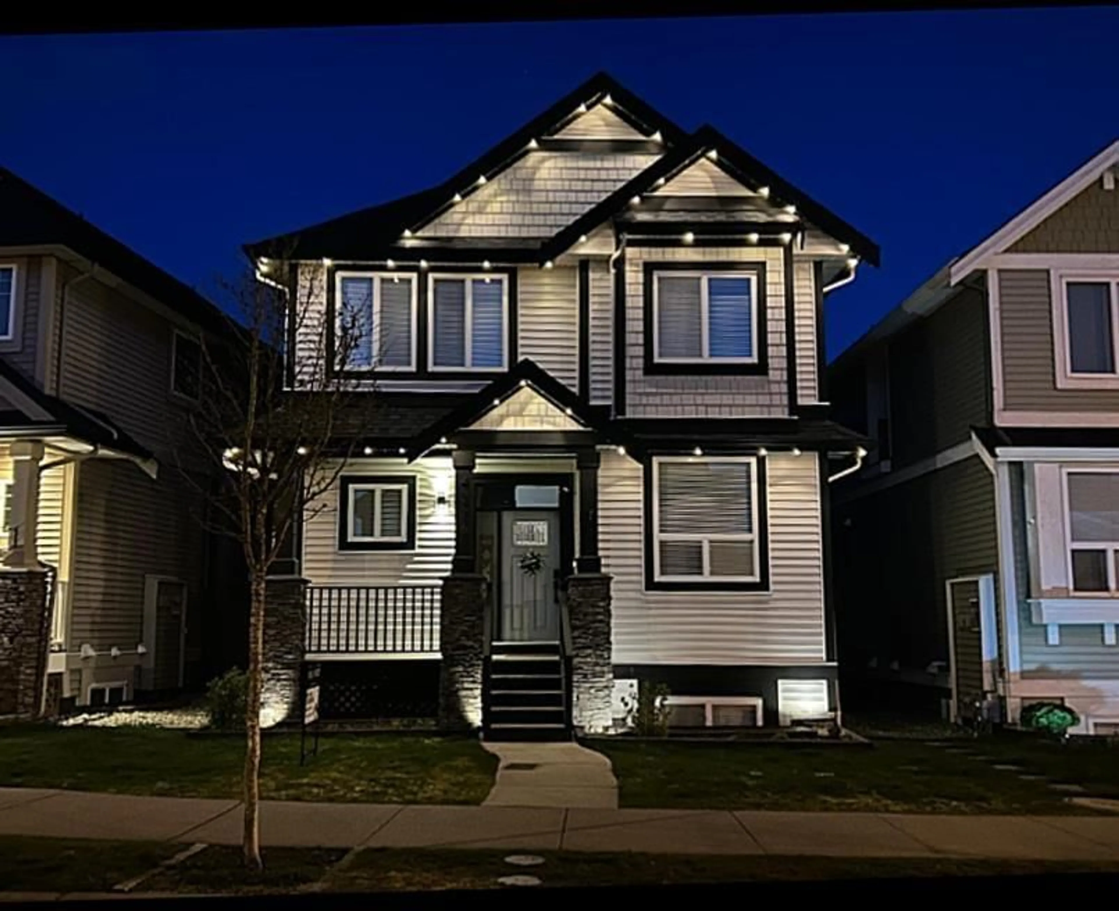 Home with vinyl exterior material, street for 4376 STEPHEN LEACOCK DRIVE, Abbotsford British Columbia V3G0G1