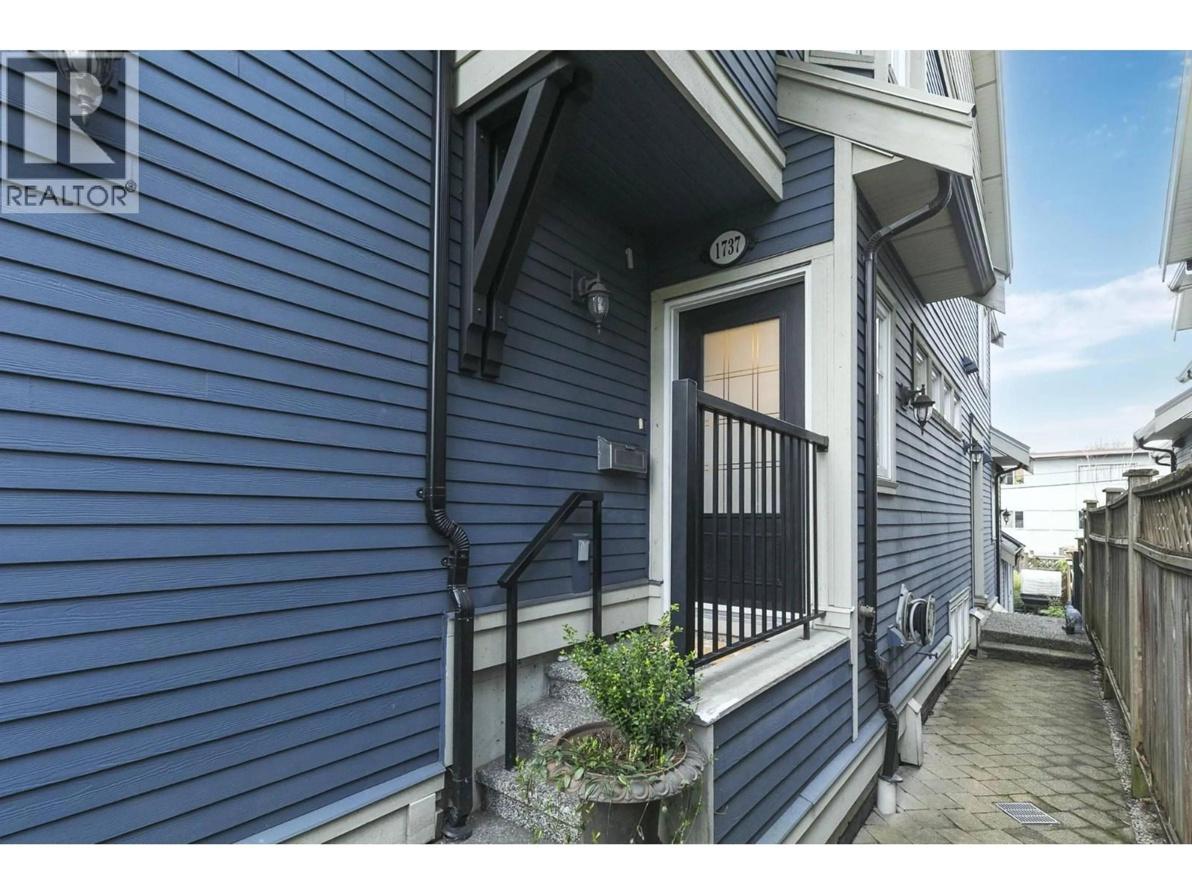 Unknown for 1737 FRANCES STREET, Vancouver British Columbia V5L1Z5