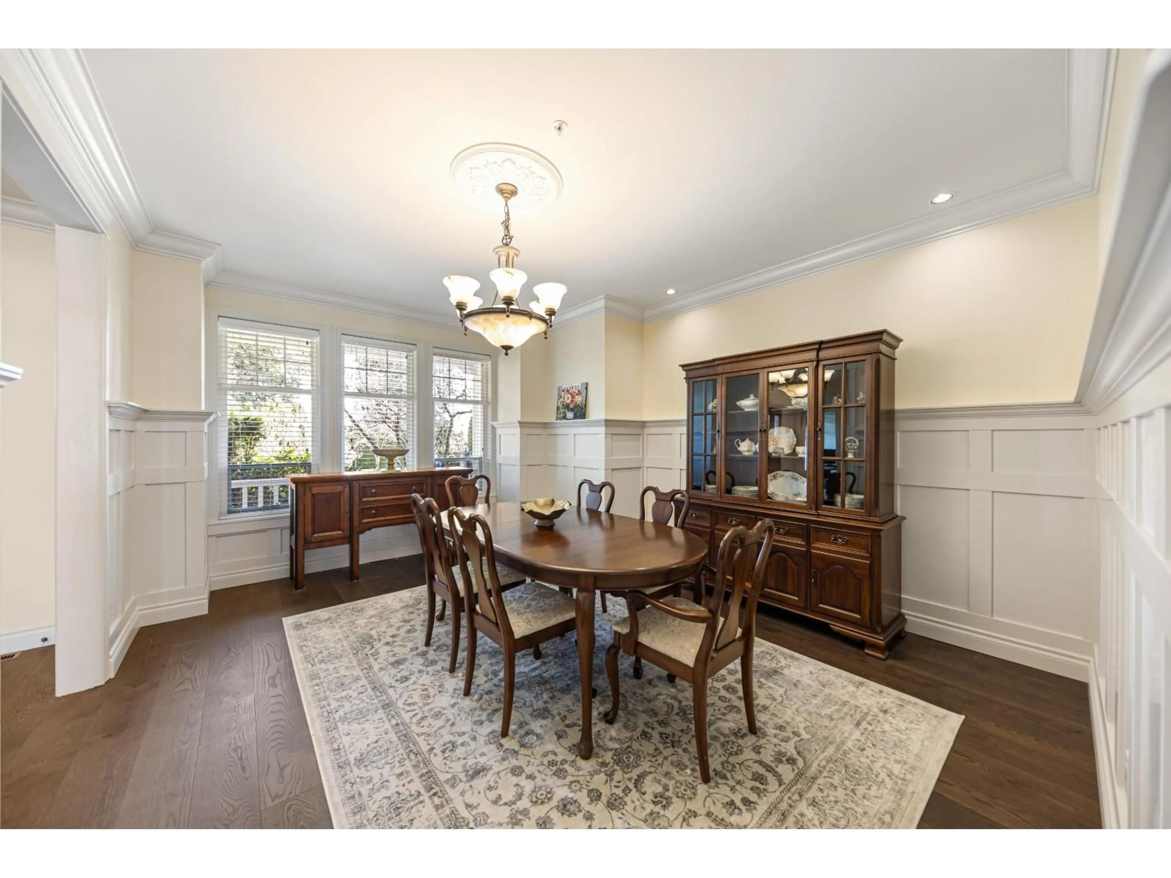Dining room, wood/laminate floor for 13785 MARINE DRIVE, White Rock British Columbia V4B1A3