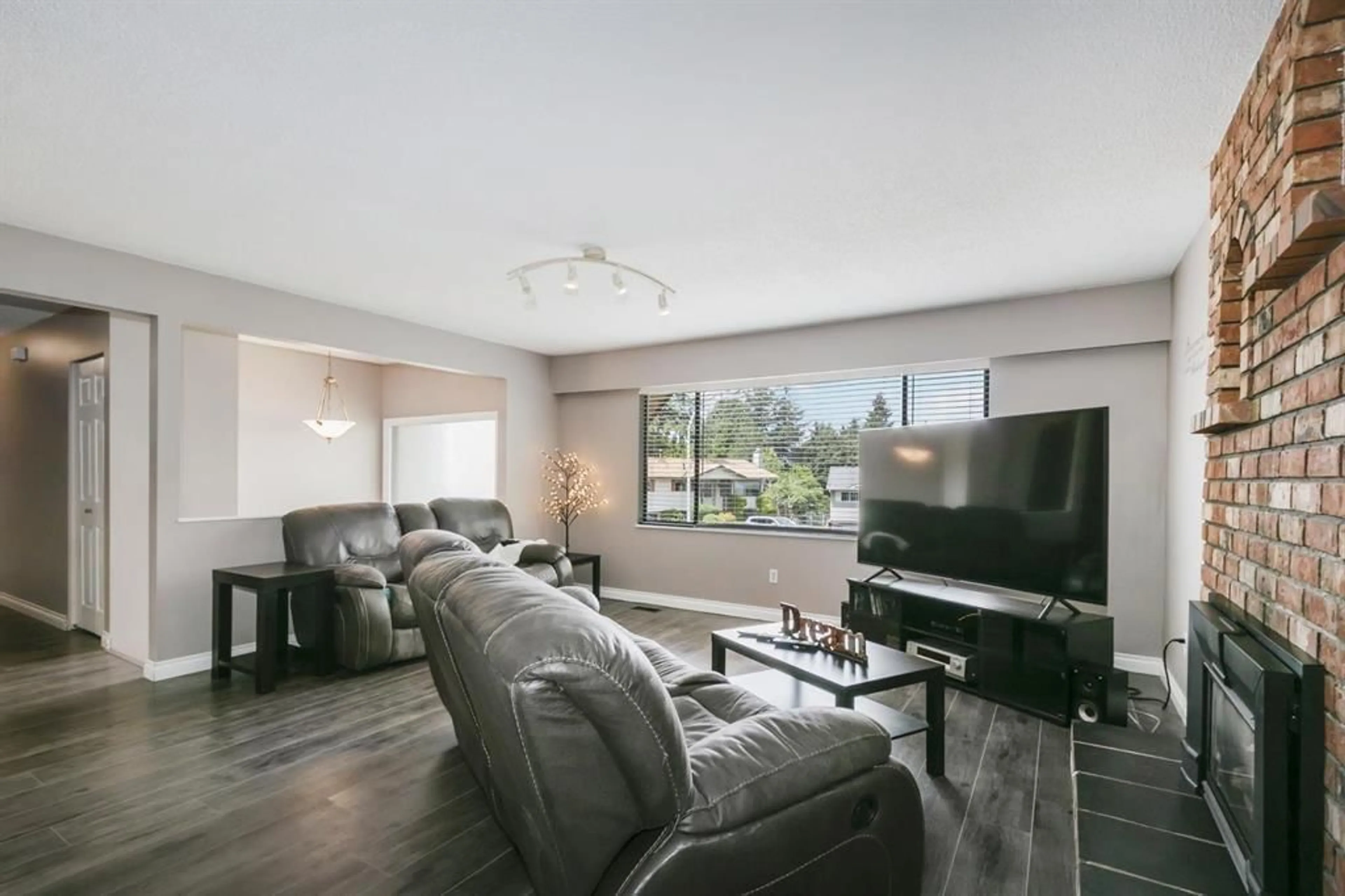 Living room with furniture, unknown for 20272 46A AVENUE, Langley British Columbia V3A5K4