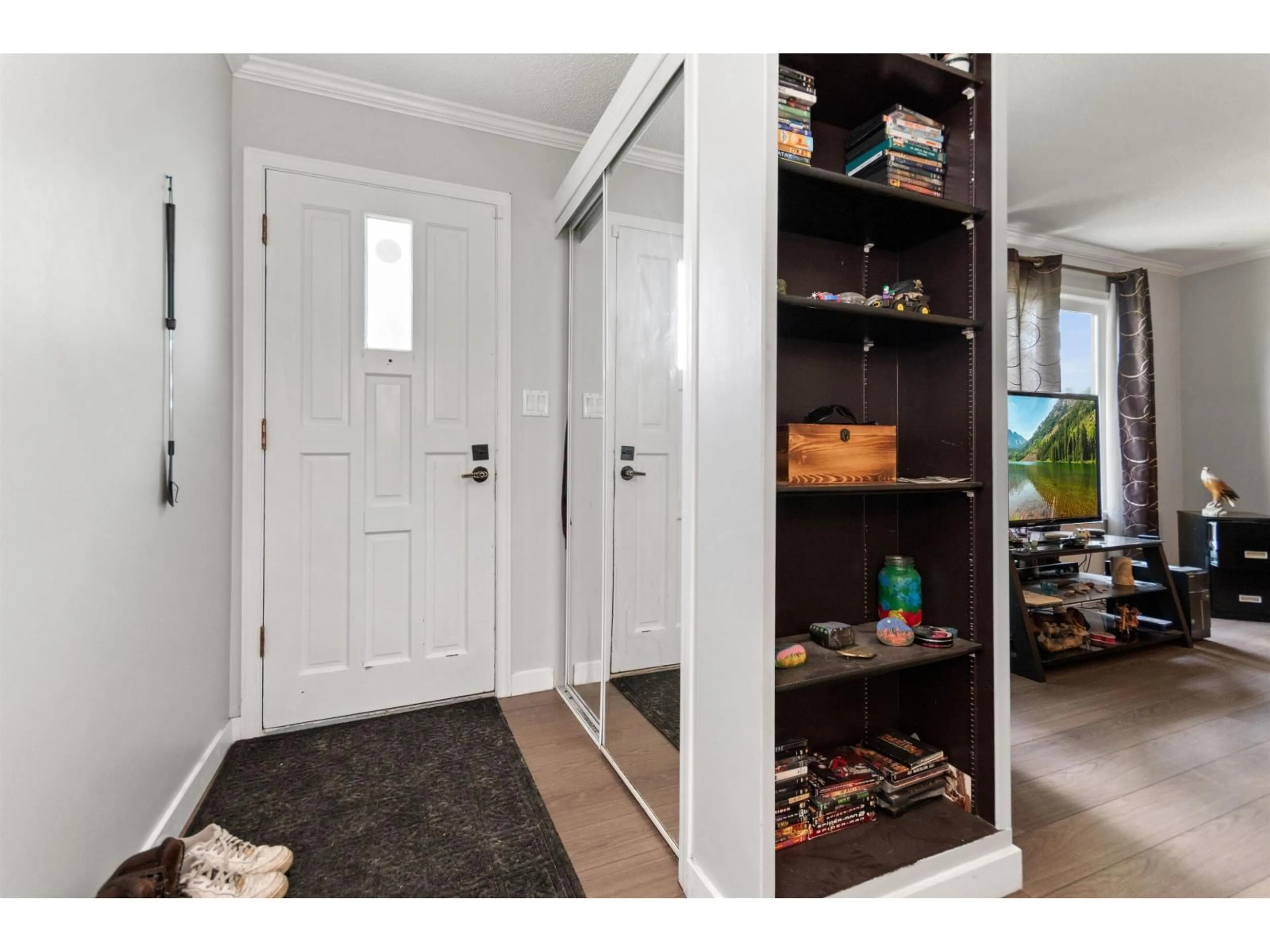 Indoor entryway for 45603 REECE AVENUE, Chilliwack British Columbia V2P2Z9