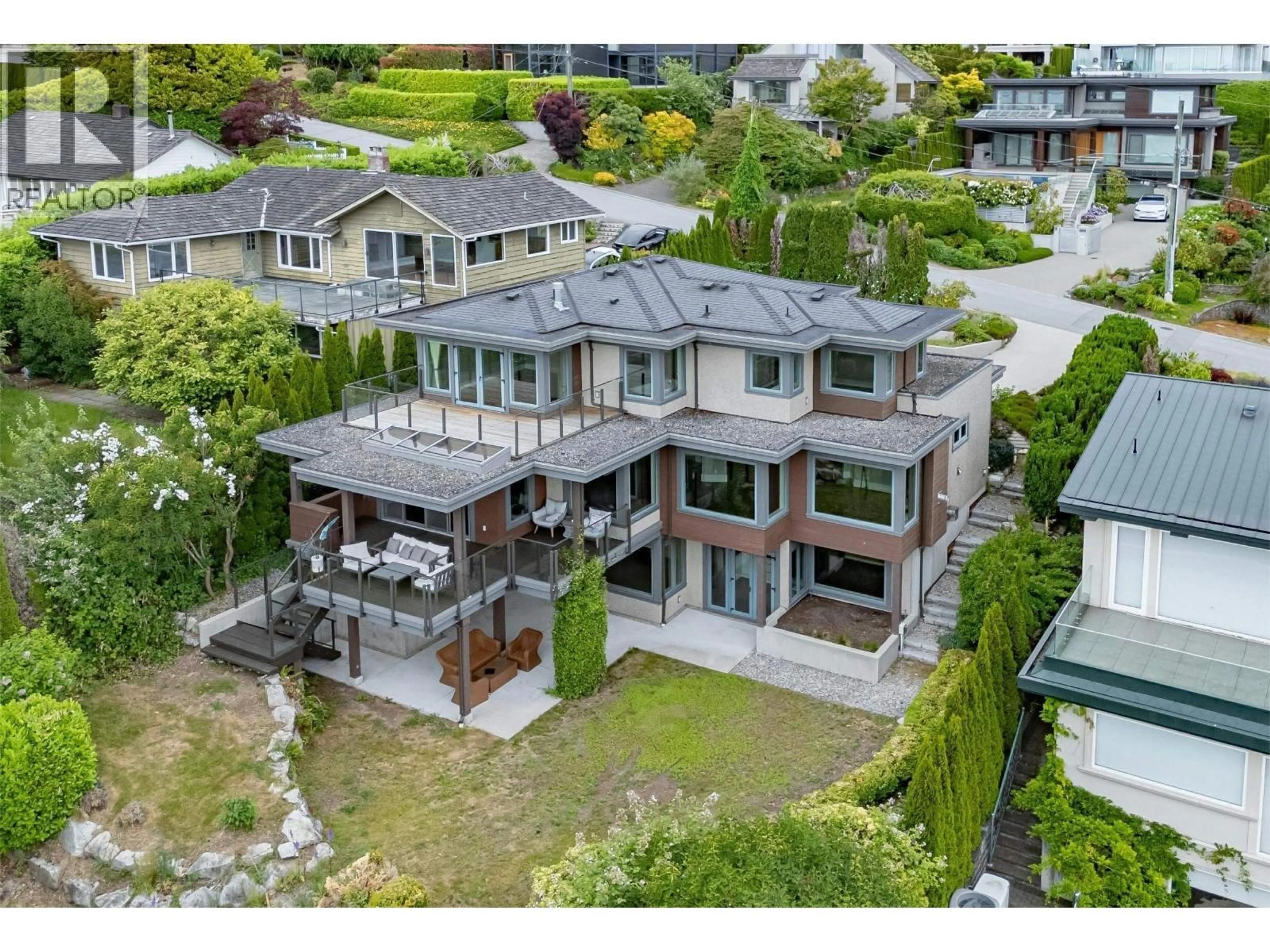 A pic from outside/outdoor area/front of a property/back of a property/a pic from drone, street for 2548 MATHERS AVENUE, West Vancouver British Columbia V7V2J1