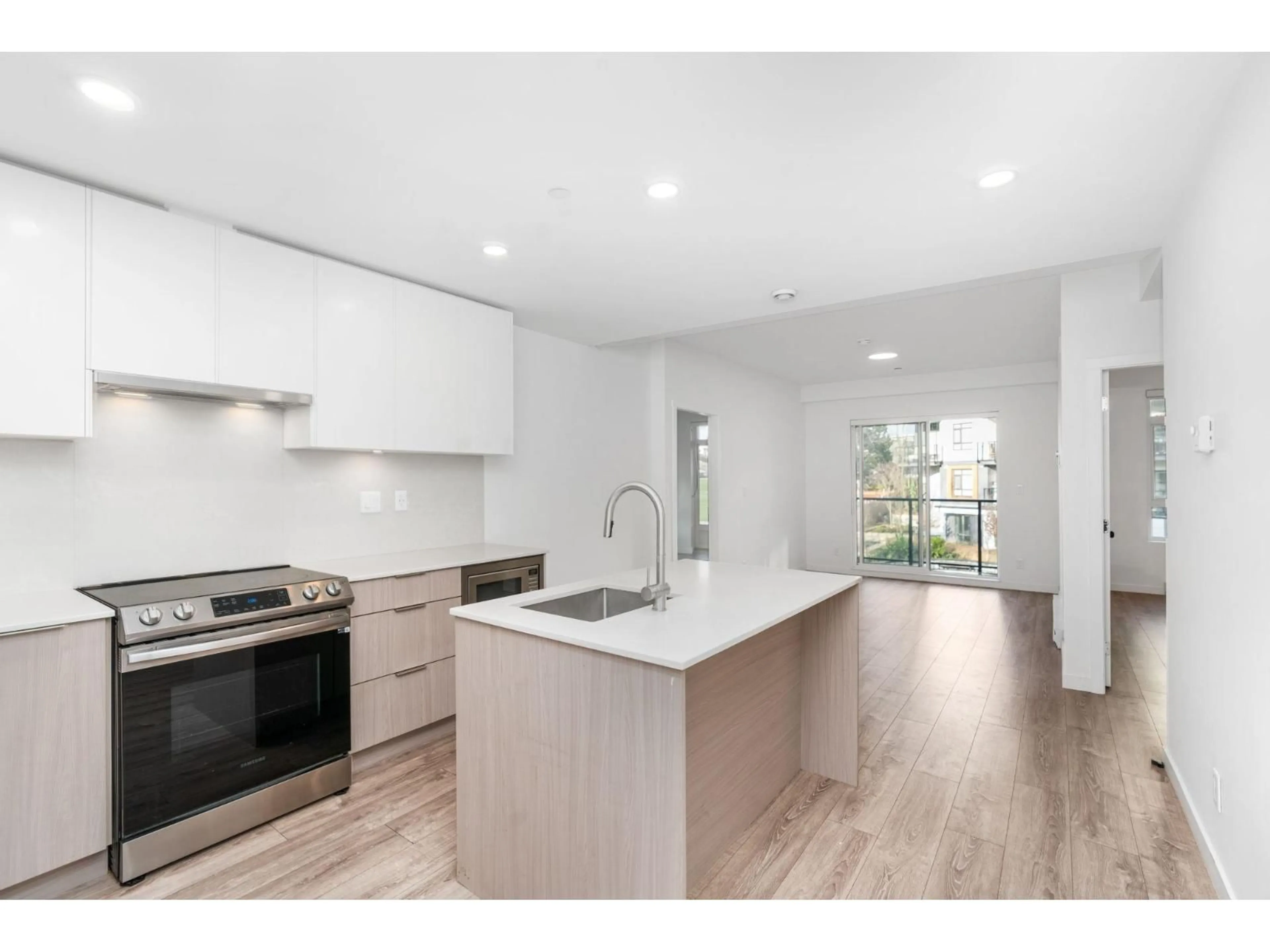 Open concept kitchen, unknown for 209 - 13969 96 AVENUE, Surrey British Columbia V3T4M2