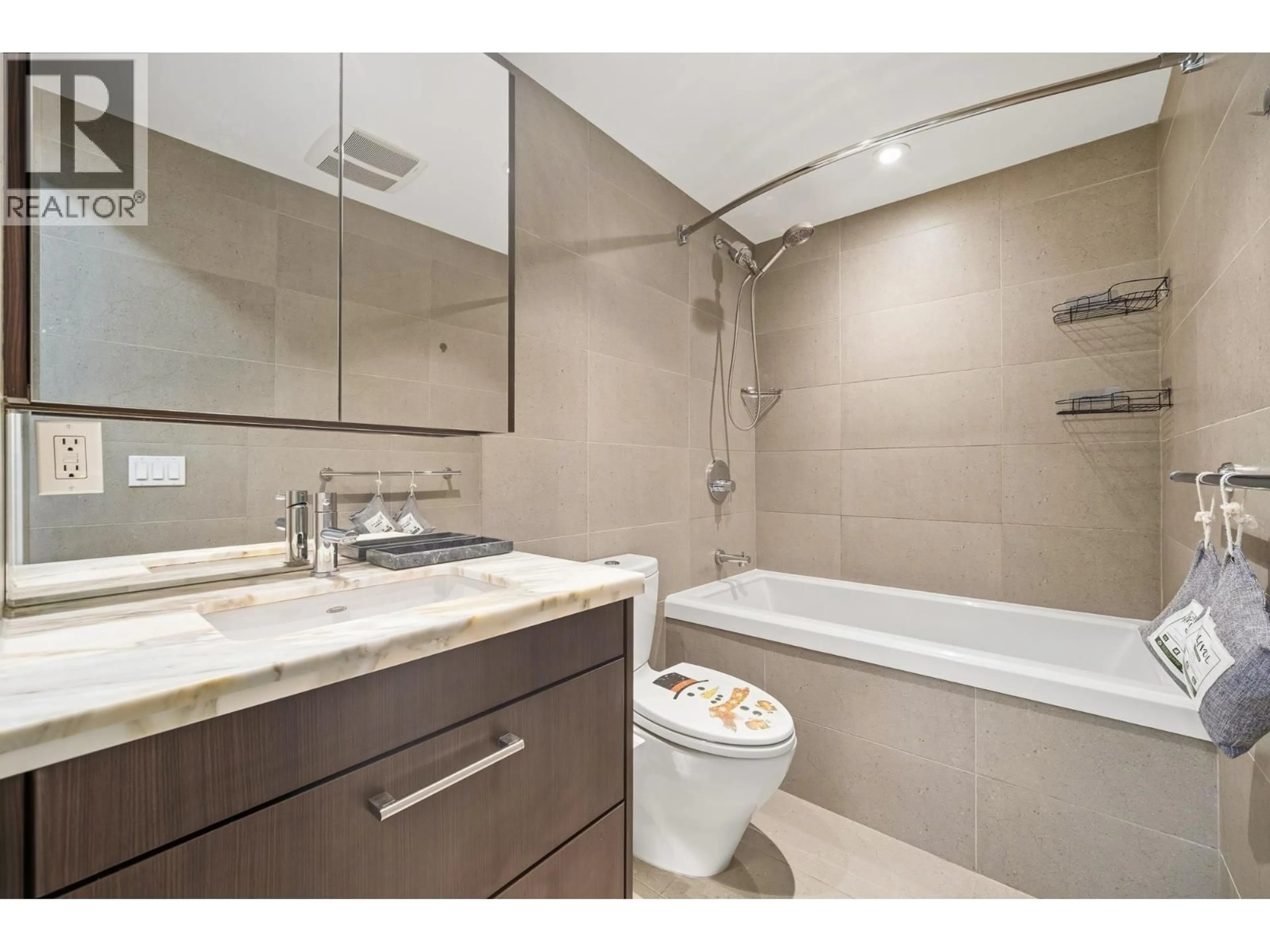 Standard bathroom, ceramic/tile floor for 406 - 138 1ST AVENUE, Vancouver British Columbia V5Y0H5