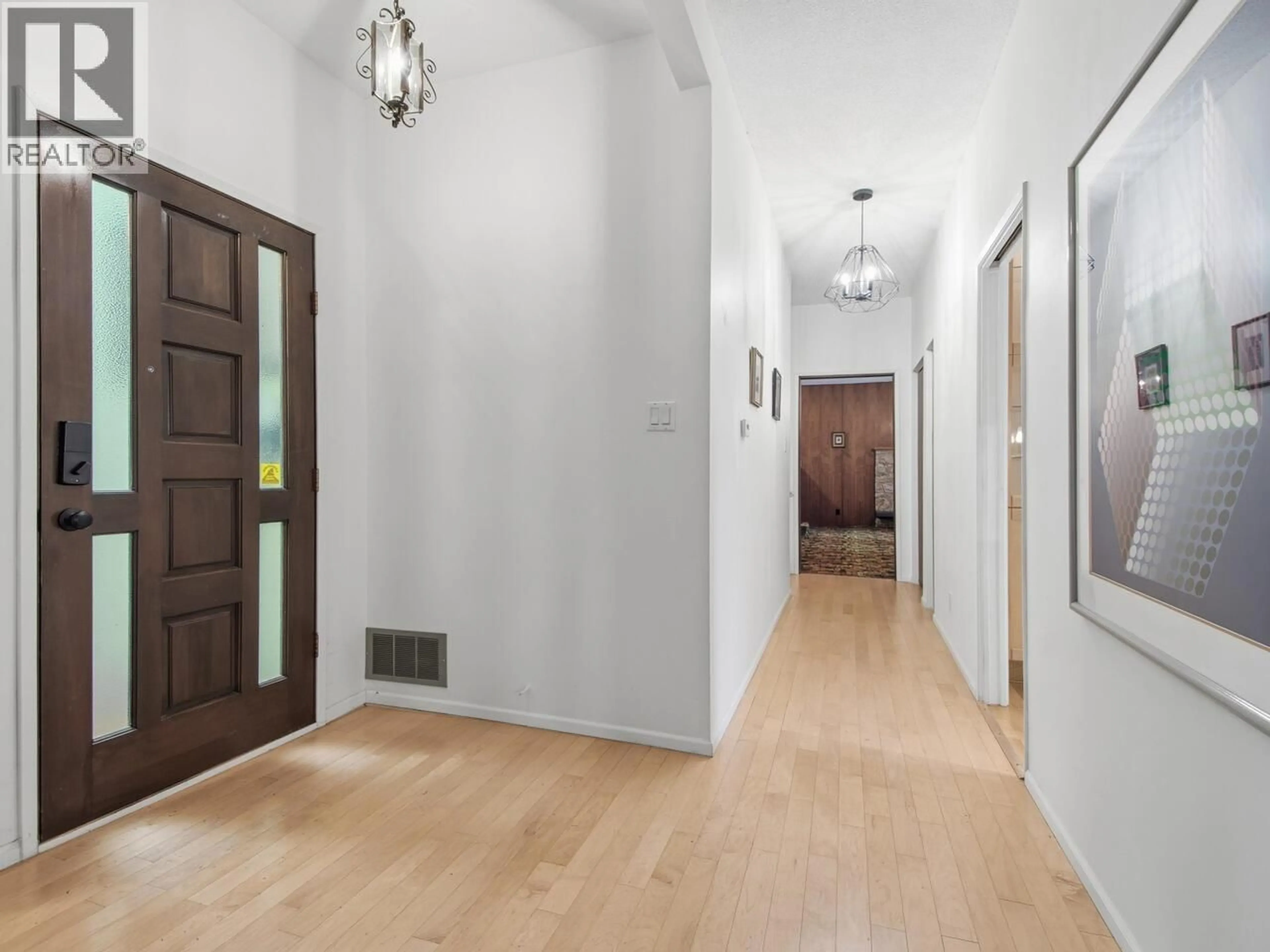 Indoor foyer for 533 ASCOT STREET, Coquitlam British Columbia V3J6H5