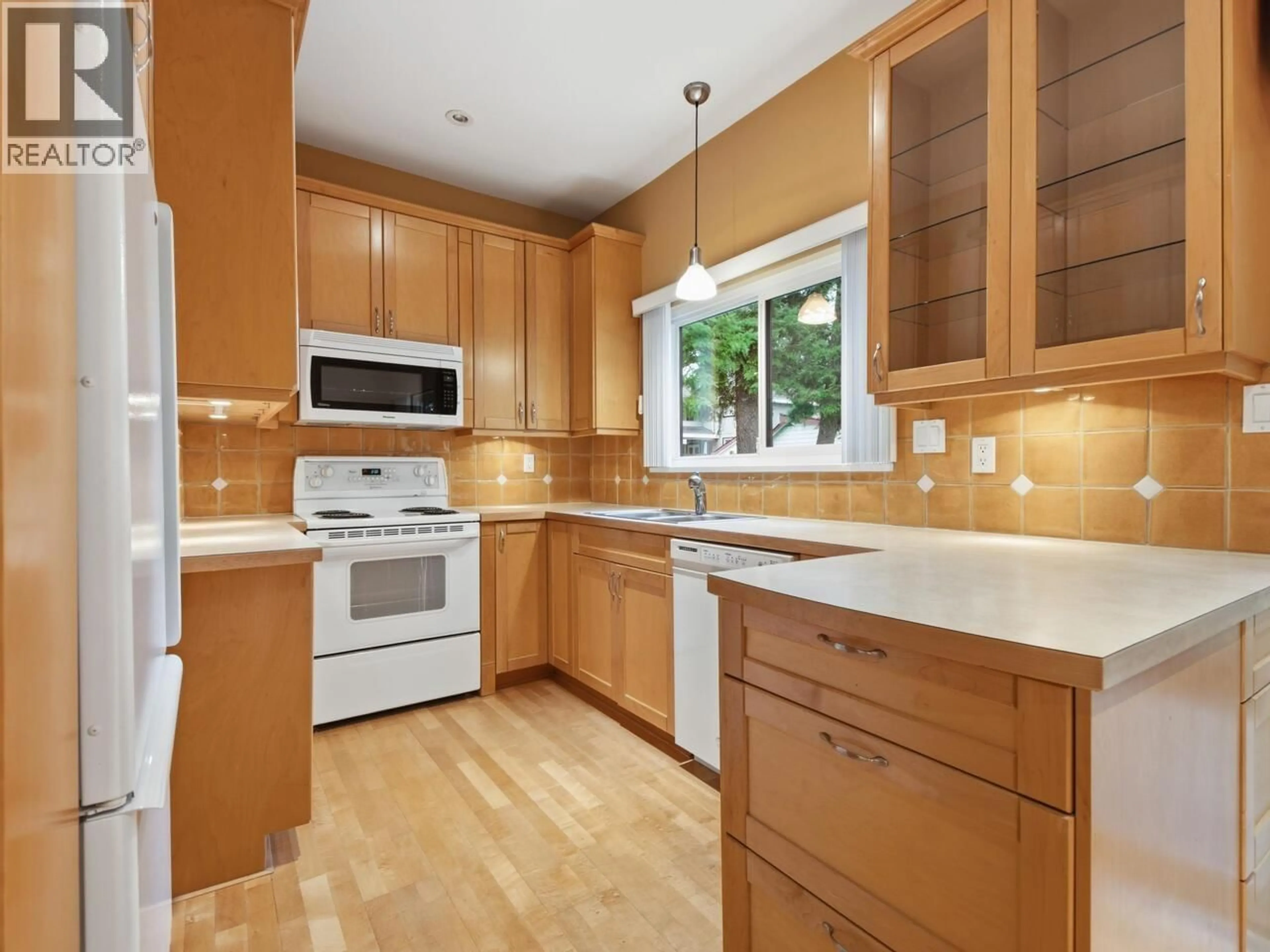 Standard kitchen, unknown for 533 ASCOT STREET, Coquitlam British Columbia V3J6H5