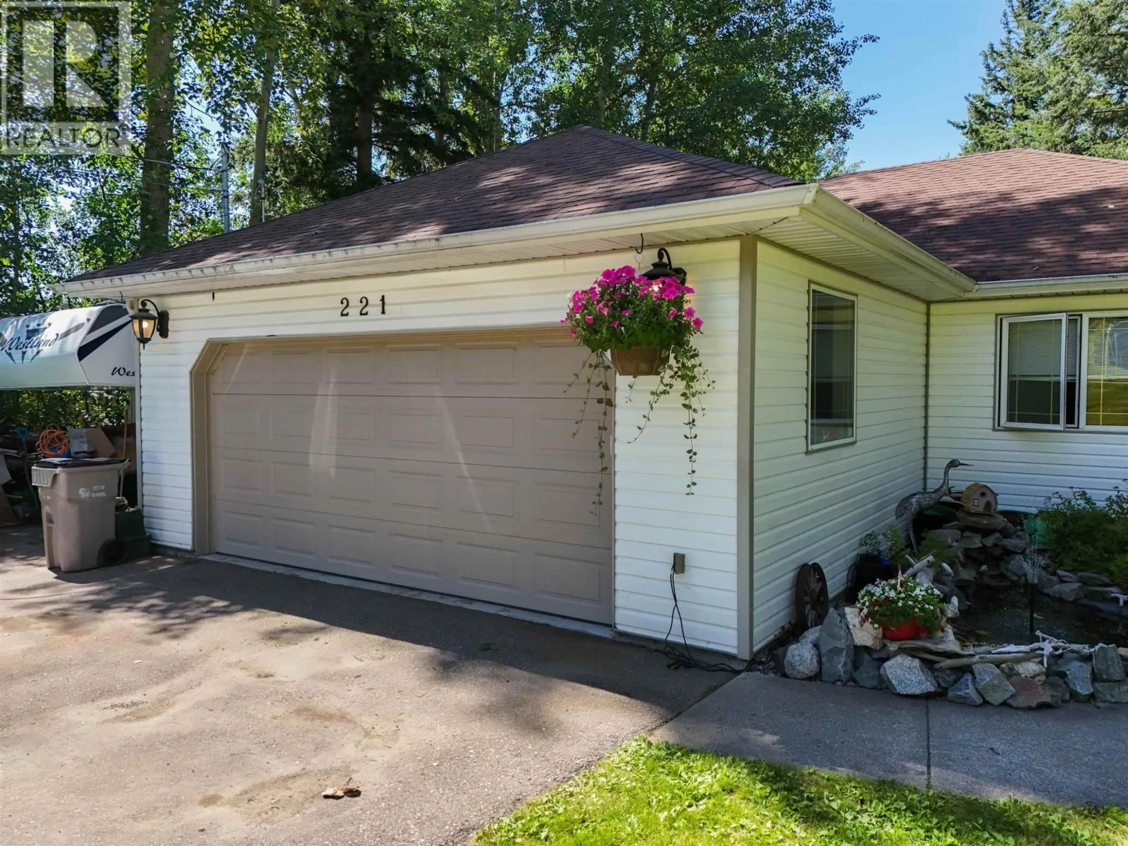 Indoor garage for 221 PHILLIPS ROAD, Quesnel British Columbia V2J4G6