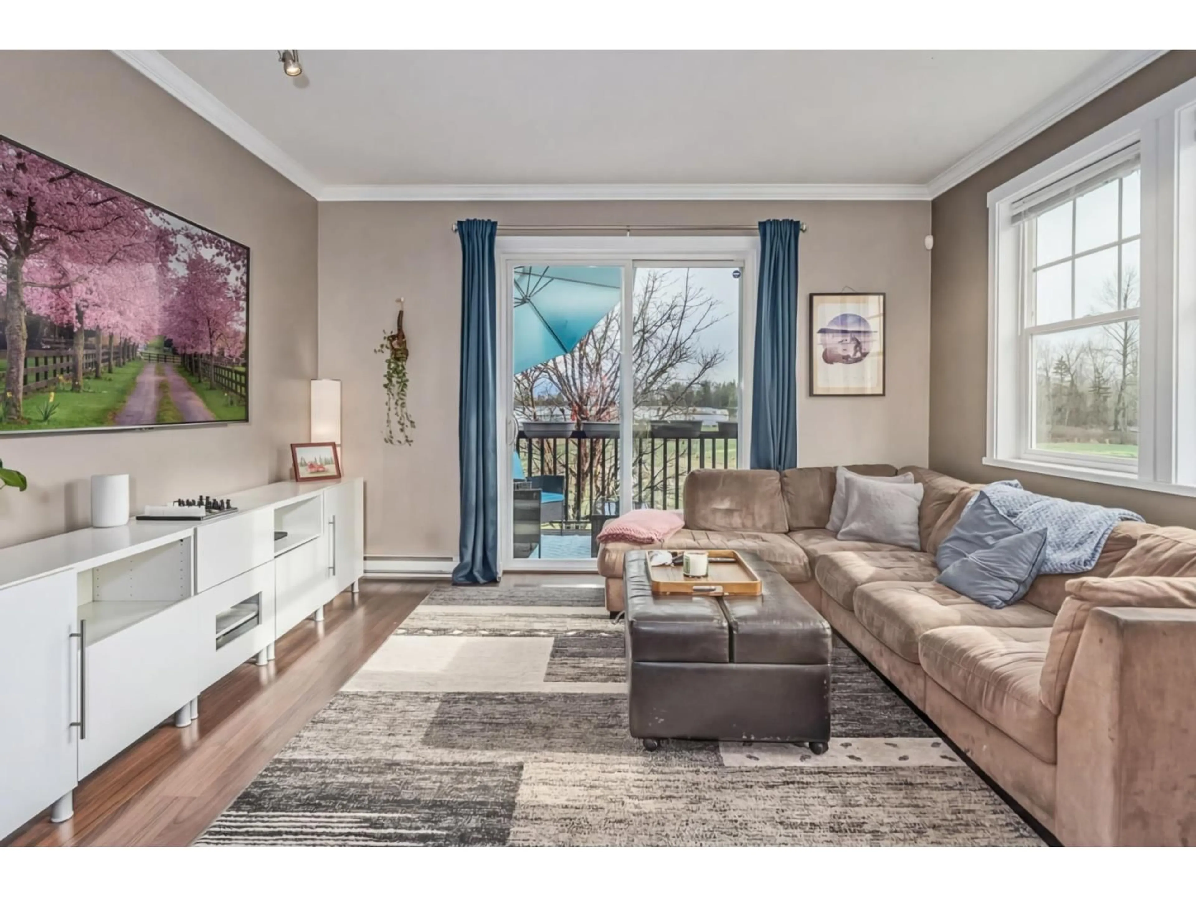 Living room with furniture, wood/laminate floor for 35 - 7348 192A STREET, Surrey British Columbia V4N6J2